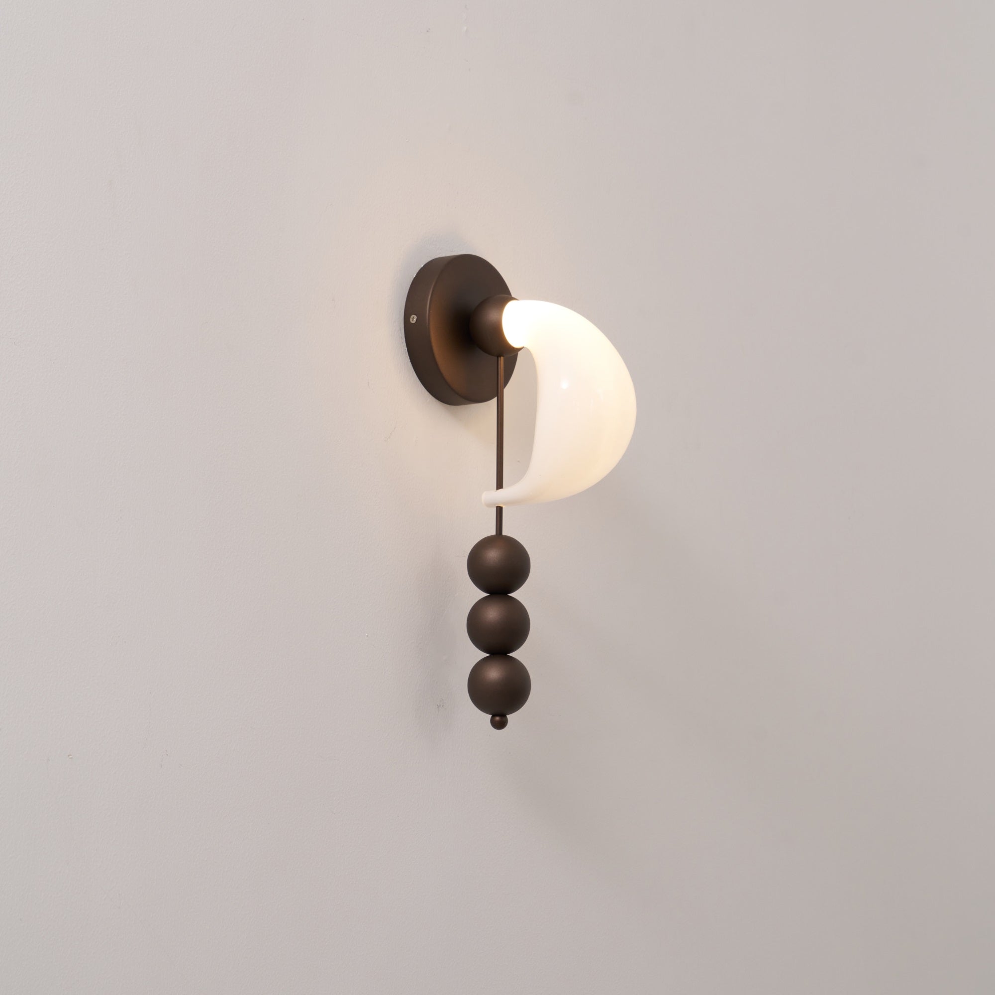 Relamis Wall Light