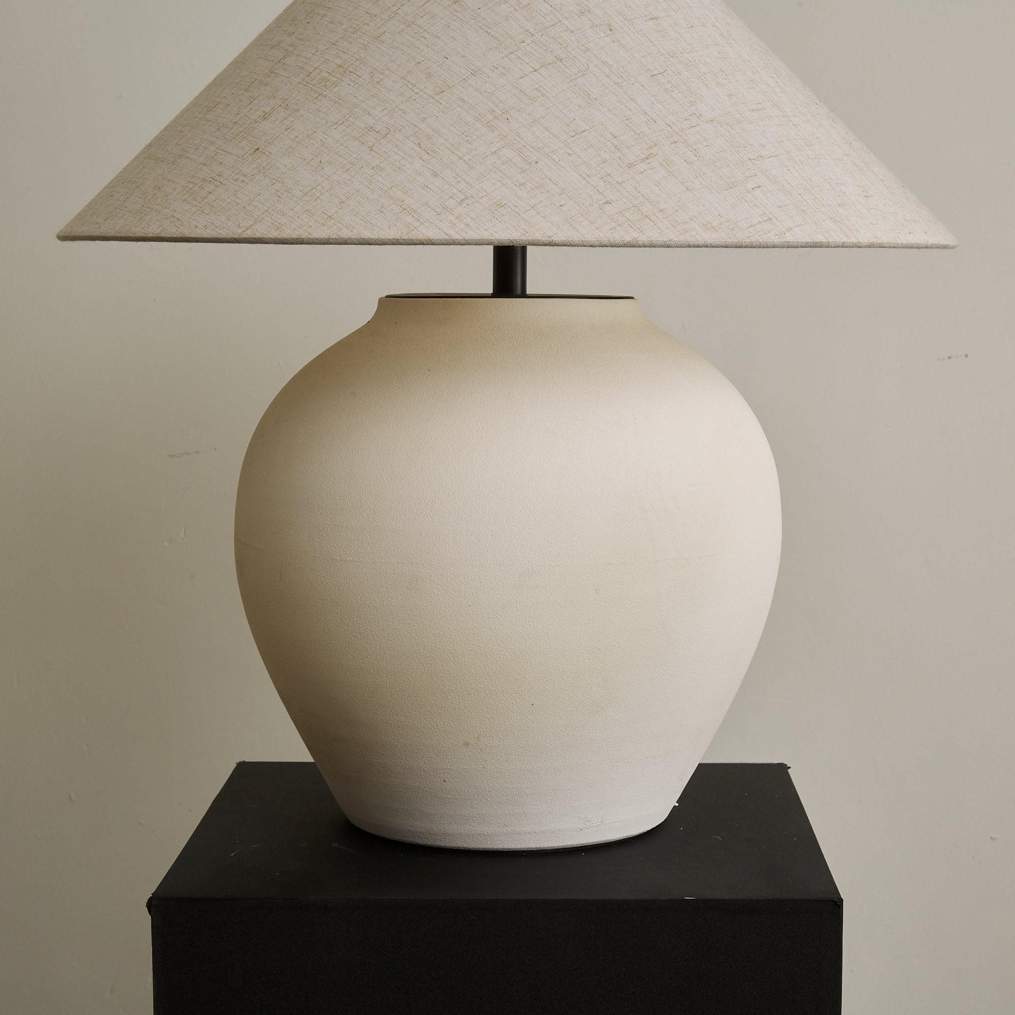 Amralev Table Lamp