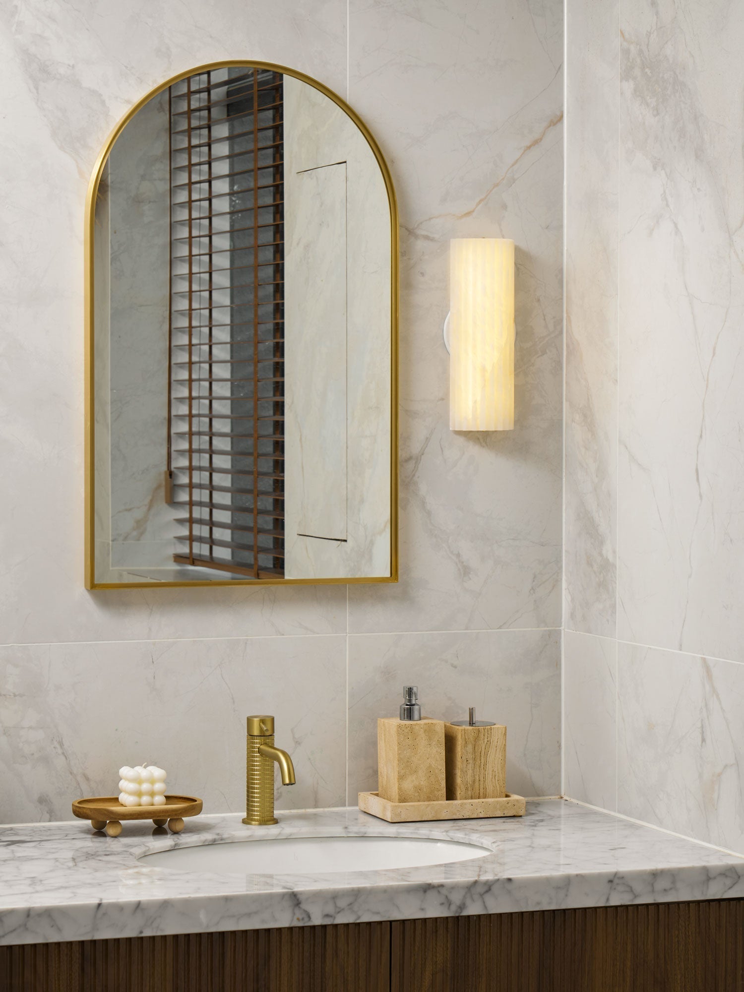 Quinon Wall Light