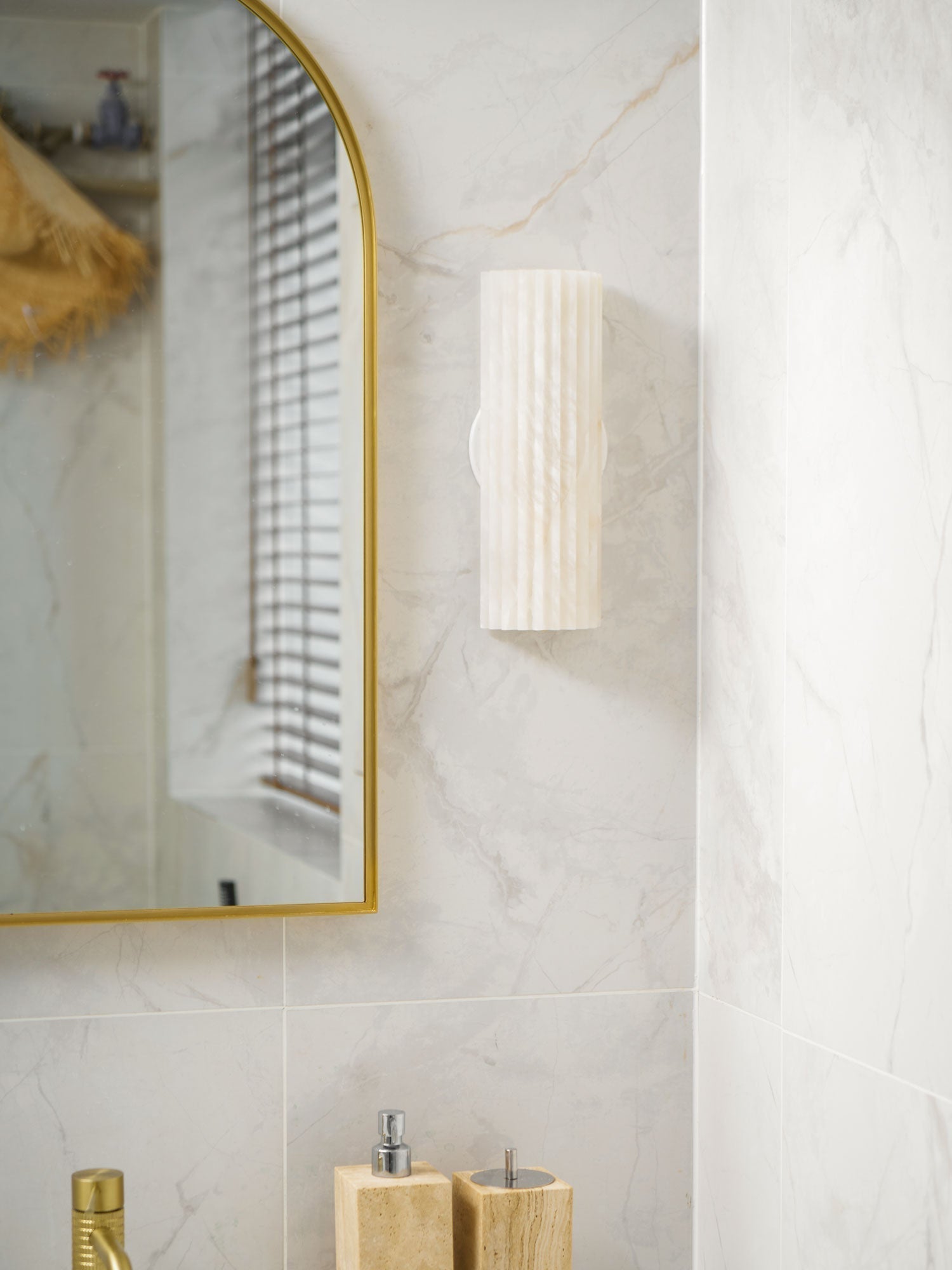 Quinon Wall Light