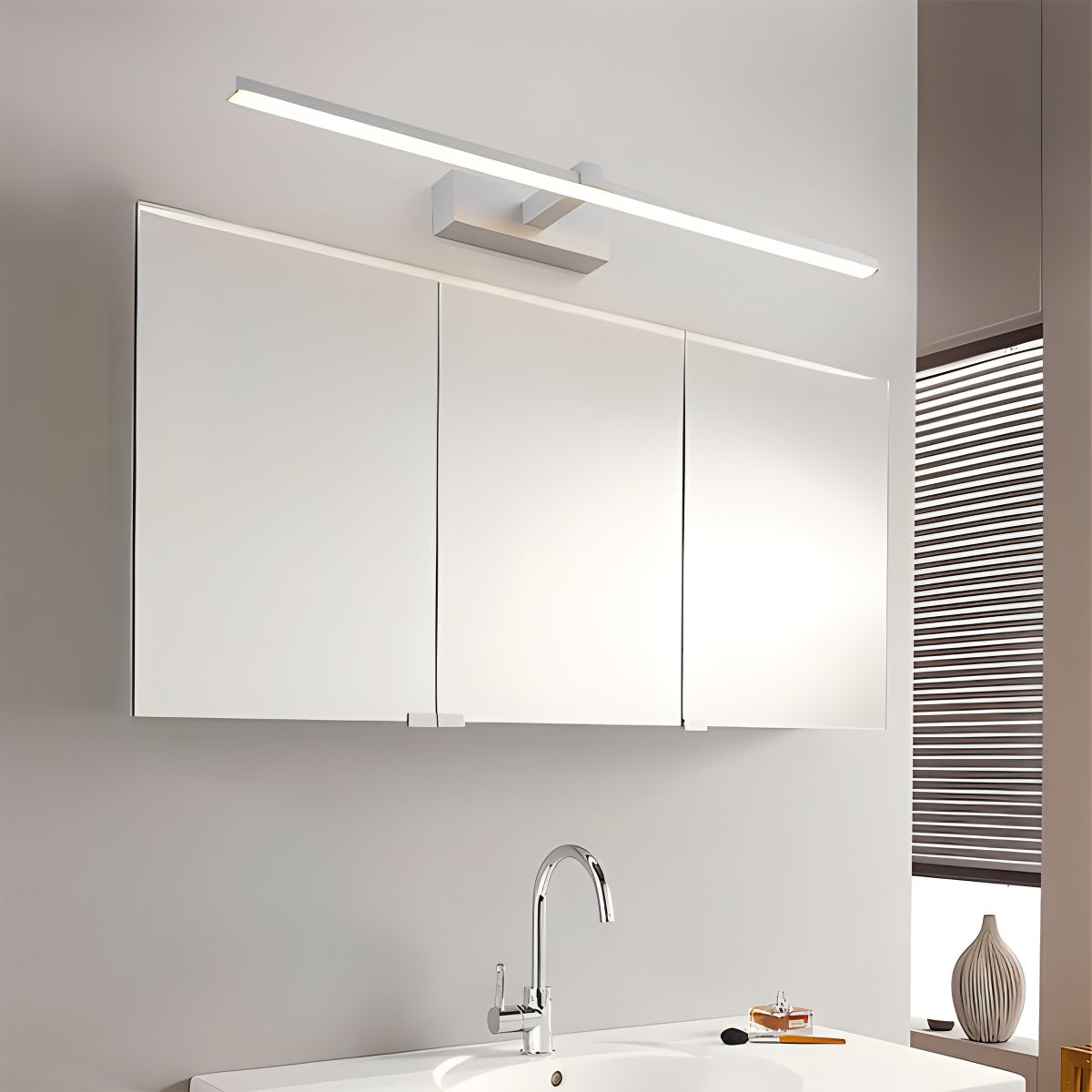 Vinaty Linear Wall Light