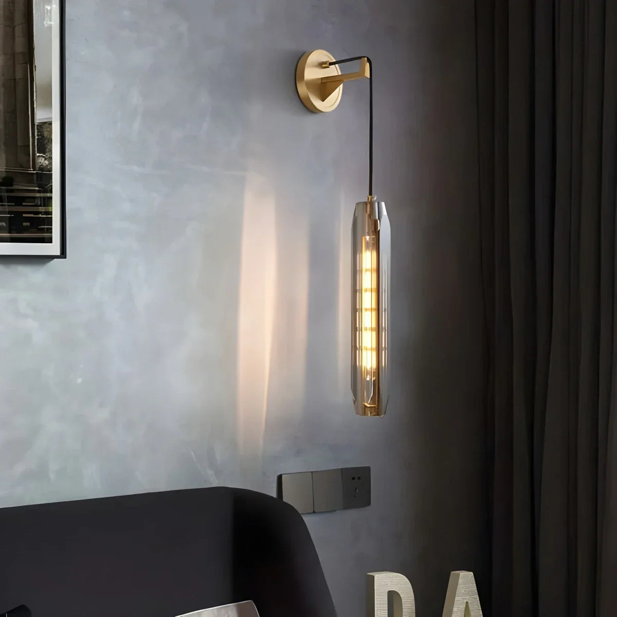 Noravi Wall Light