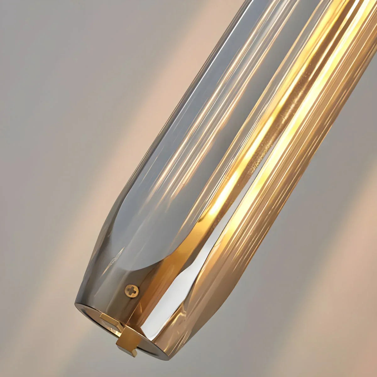 Noravi Wall Light