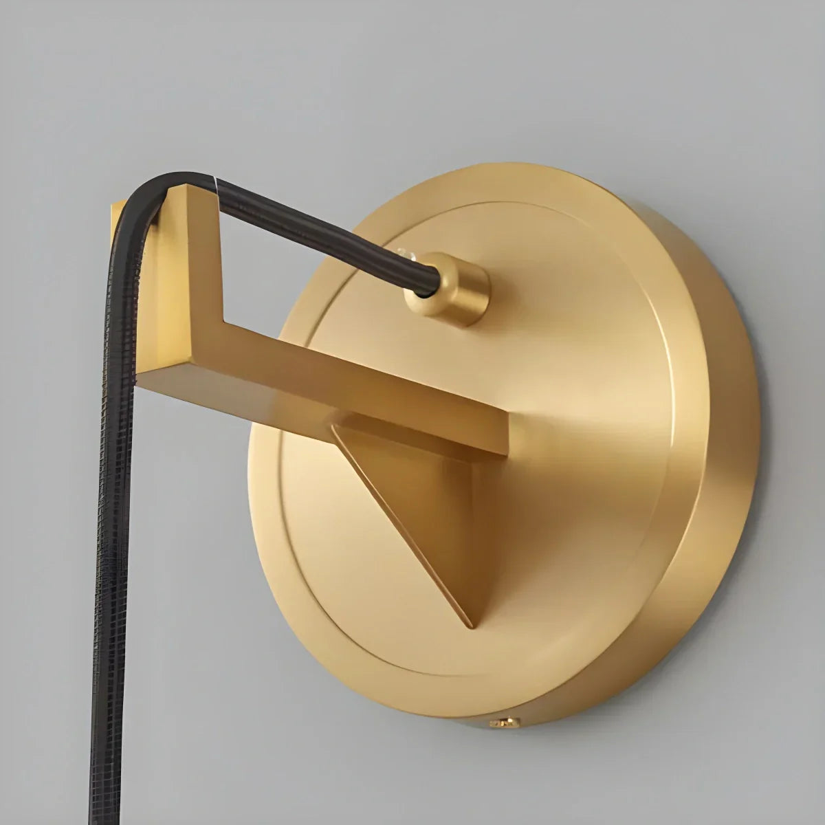 Noravi Wall Light
