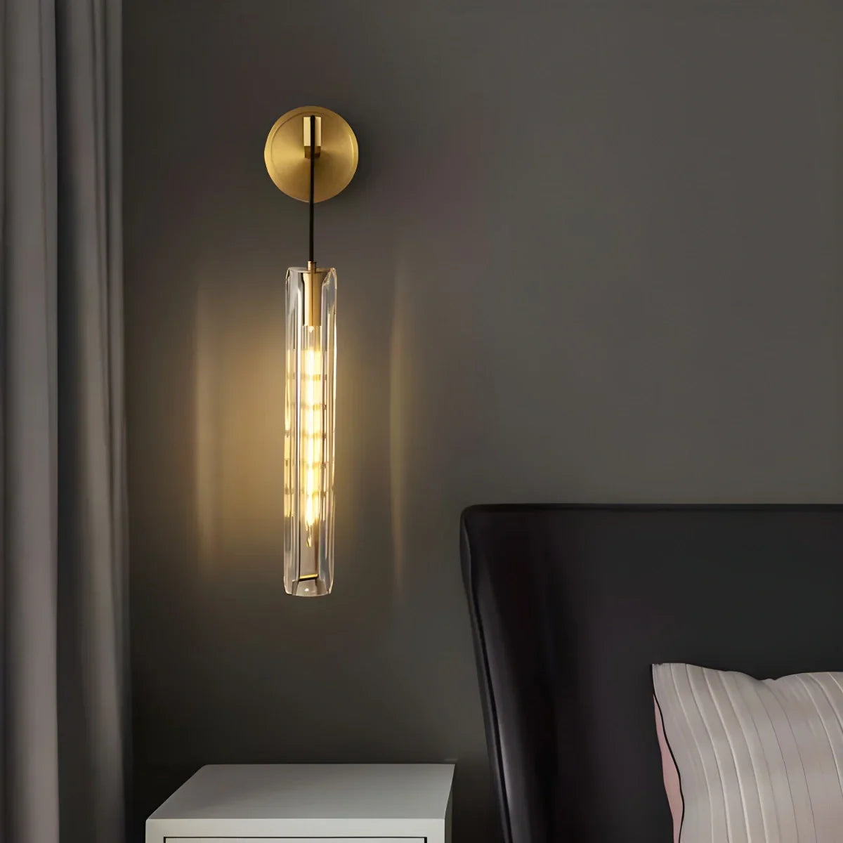 Noravi Wall Light