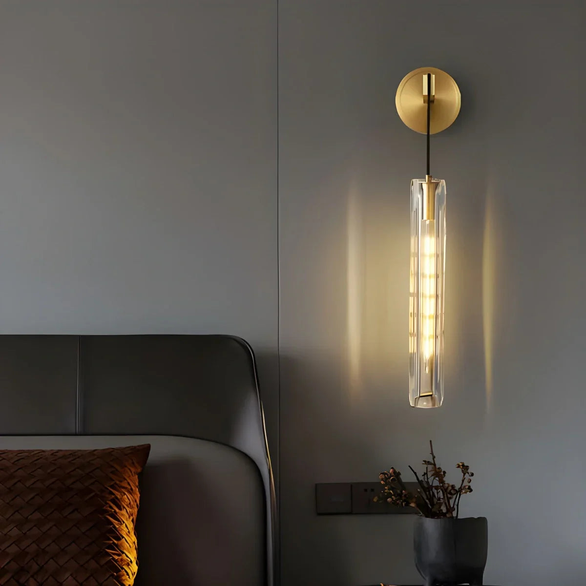 Noravi Wall Light
