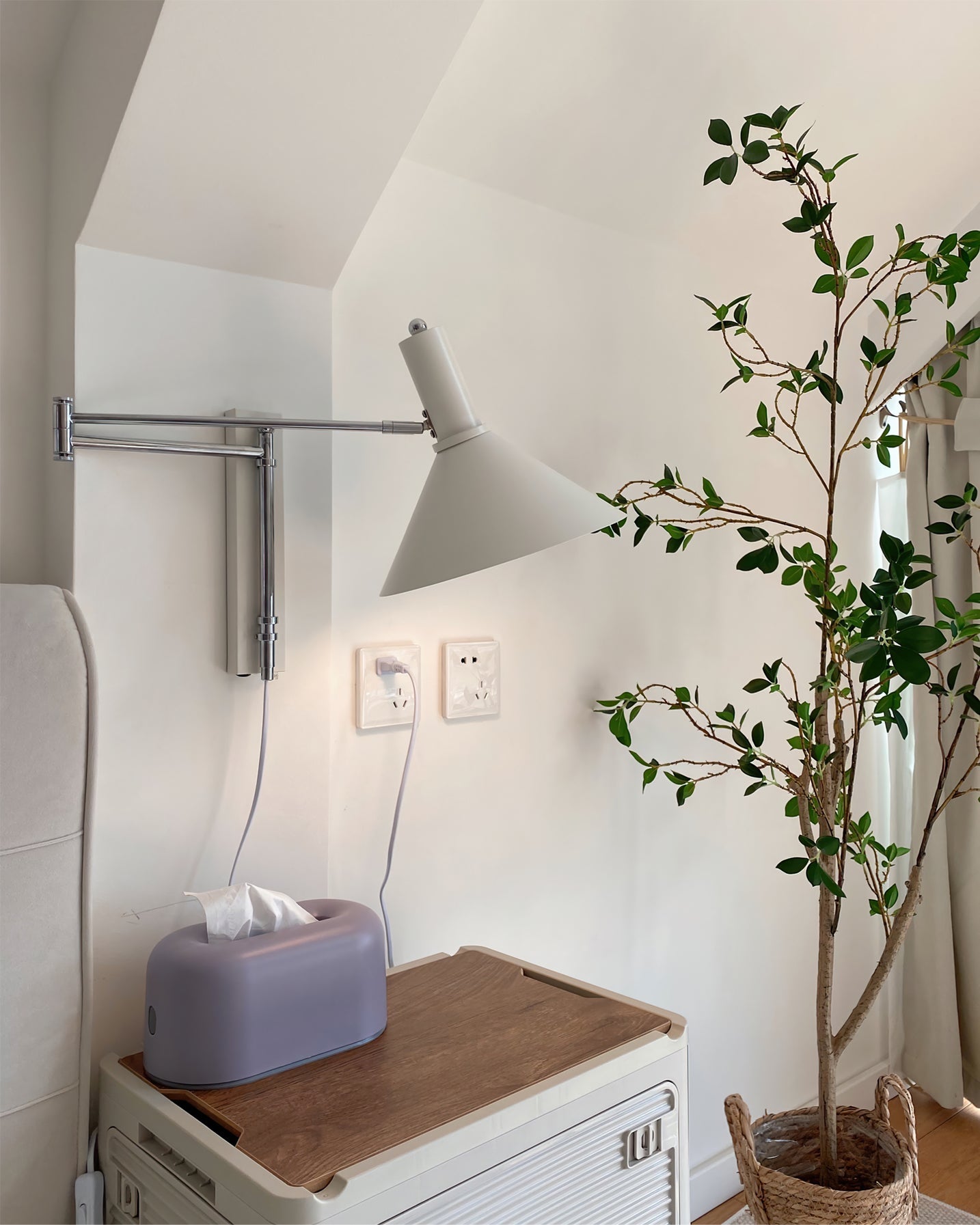 Silwellon Plug In Wall Light