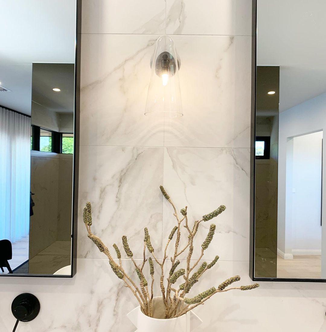 Conziza Glass Wall Light
