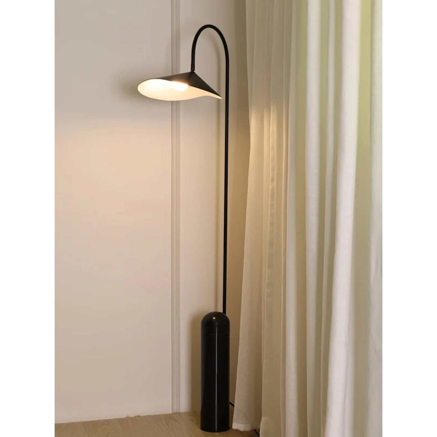 Arumce Floor Lamp