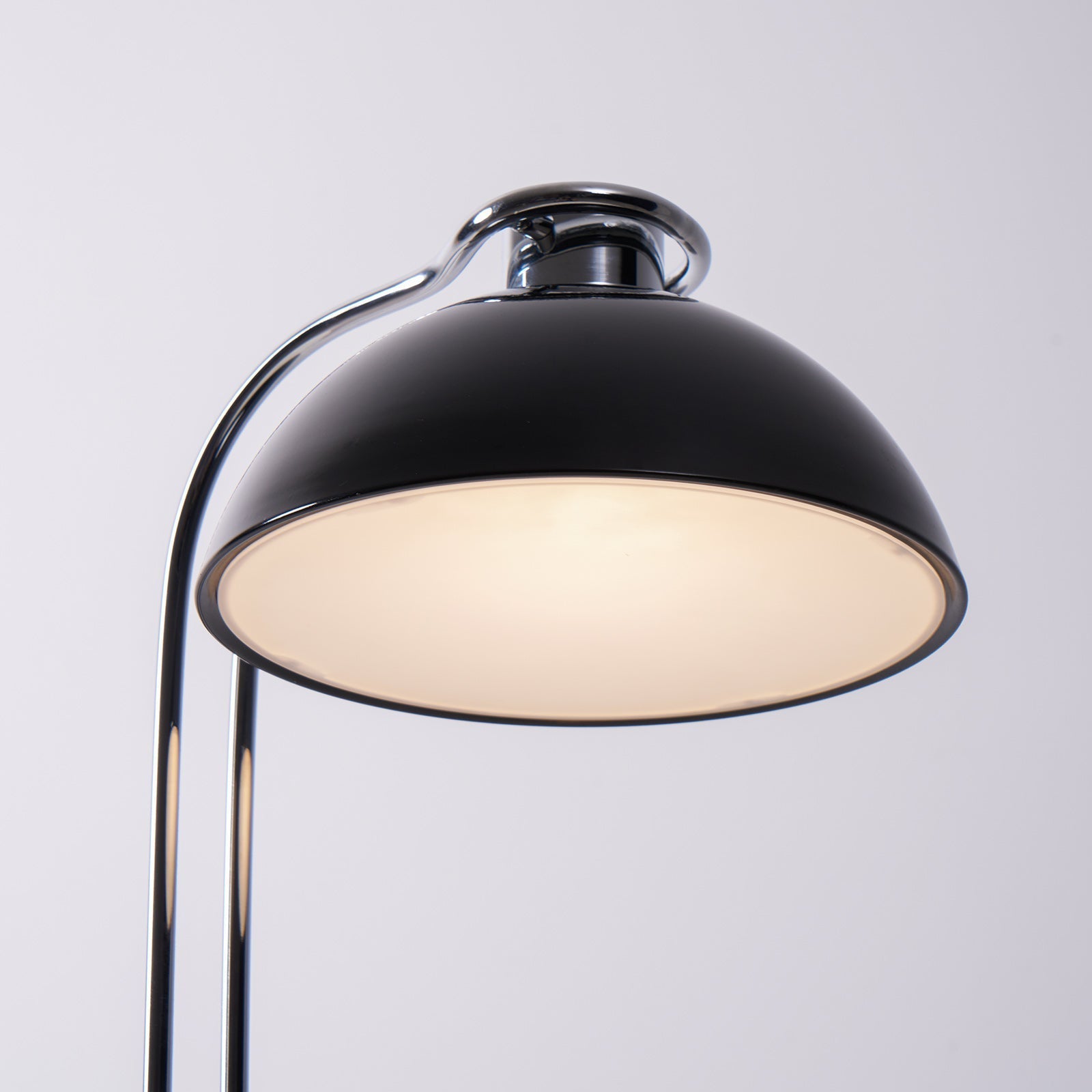 Domiscu Table Lamp