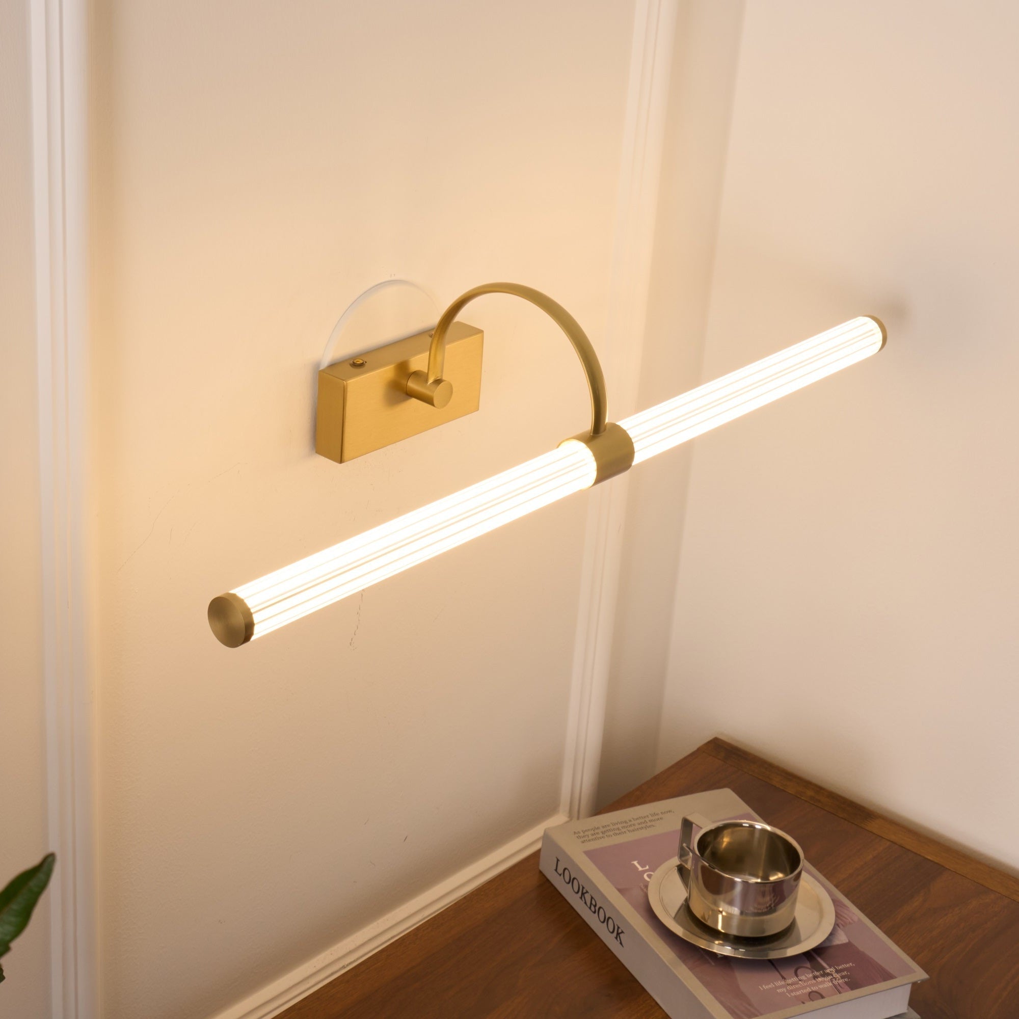 Feonis Wall Light