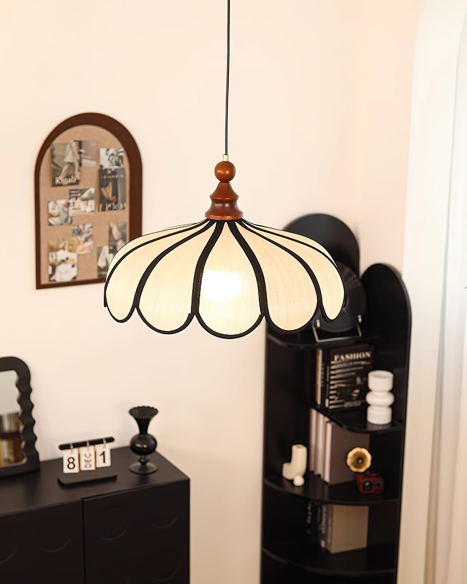 Aldicove Scalloped Pendant Light