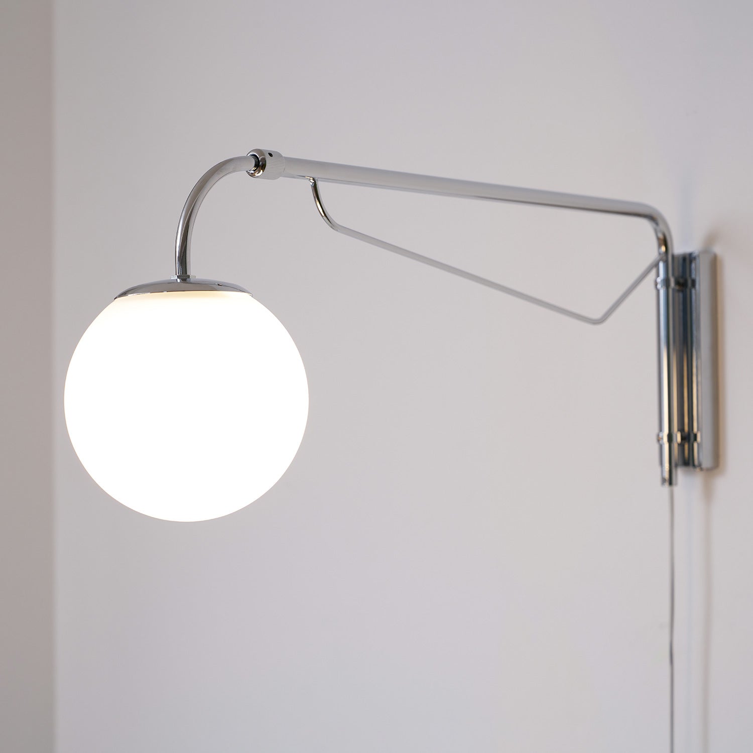 Jorarcove Adjustable Wall Light