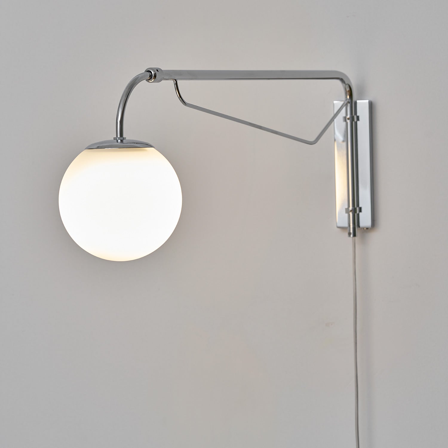 Jorarcove Adjustable Wall Light