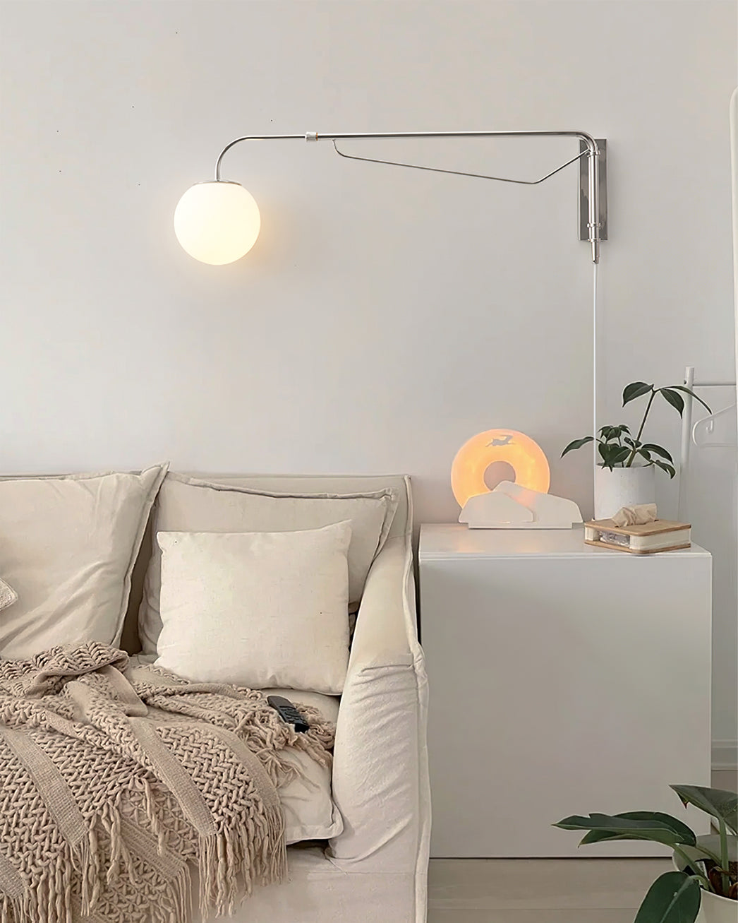 Jorarcove Adjustable Wall Light