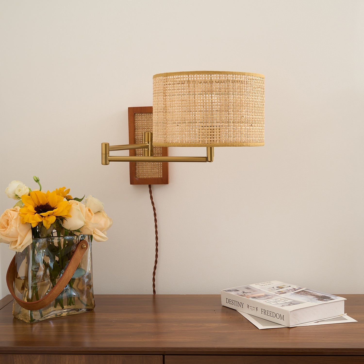 Nemiro Wall Light
