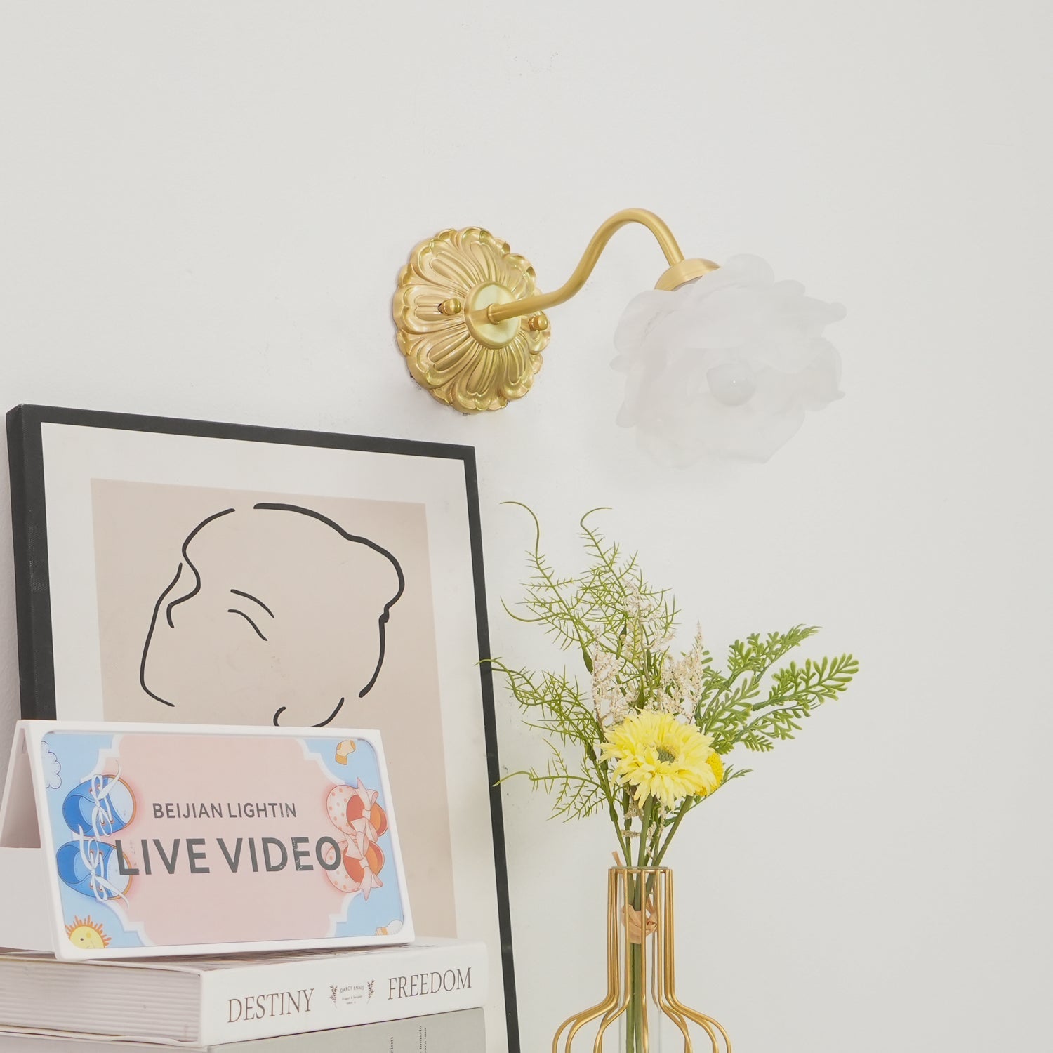 Lisaro Flower Wall Light