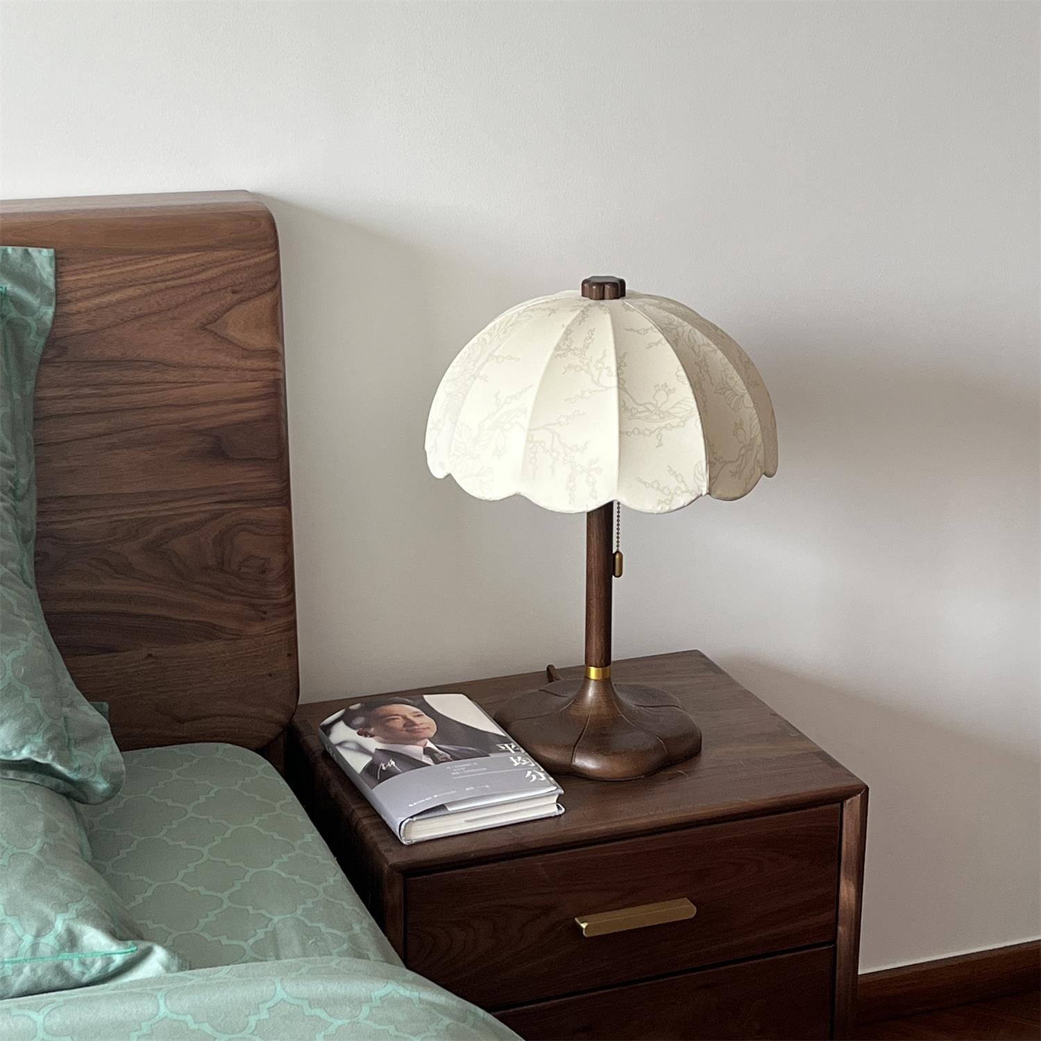 Brelzoria Table Lamp