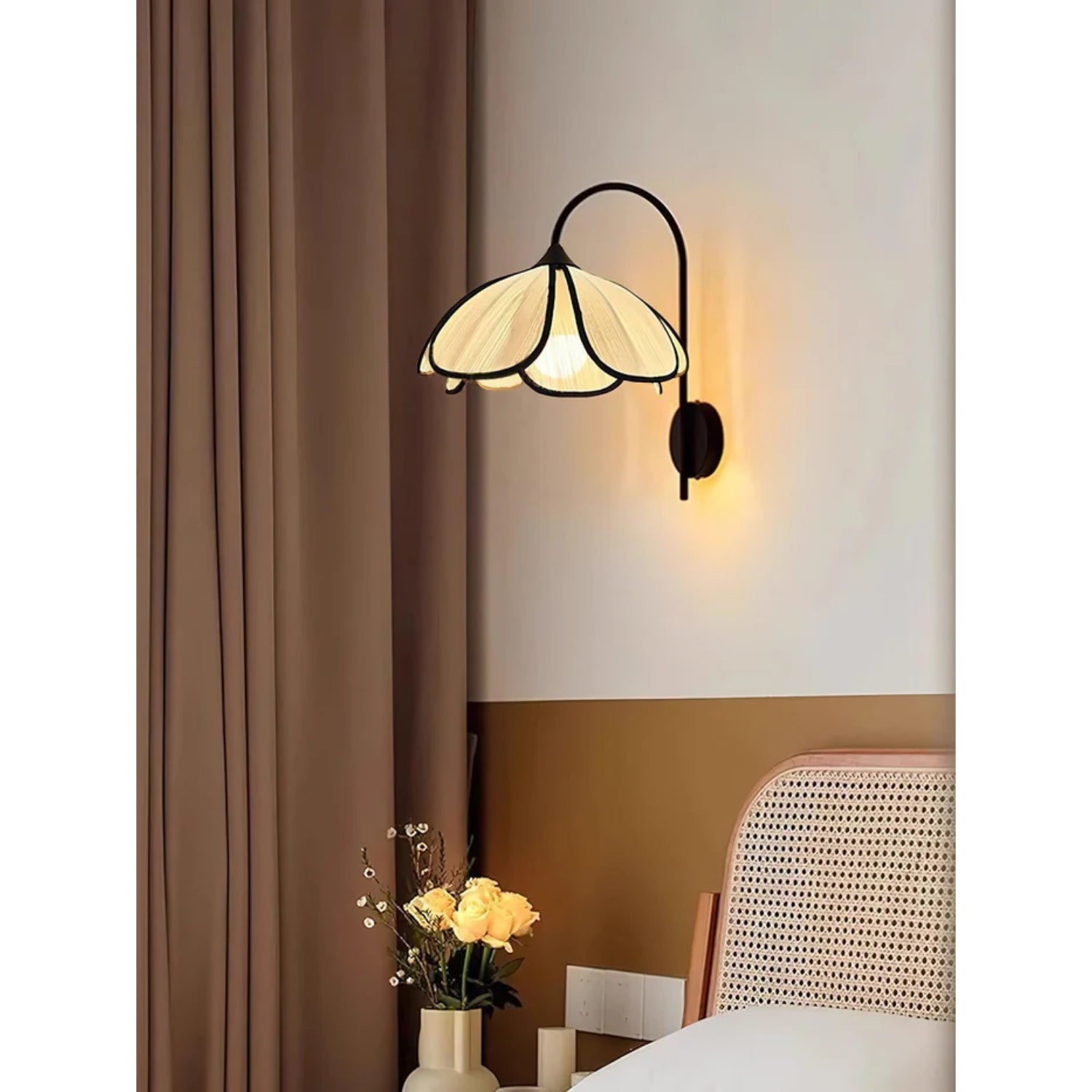 Mozy Flower Wall Light