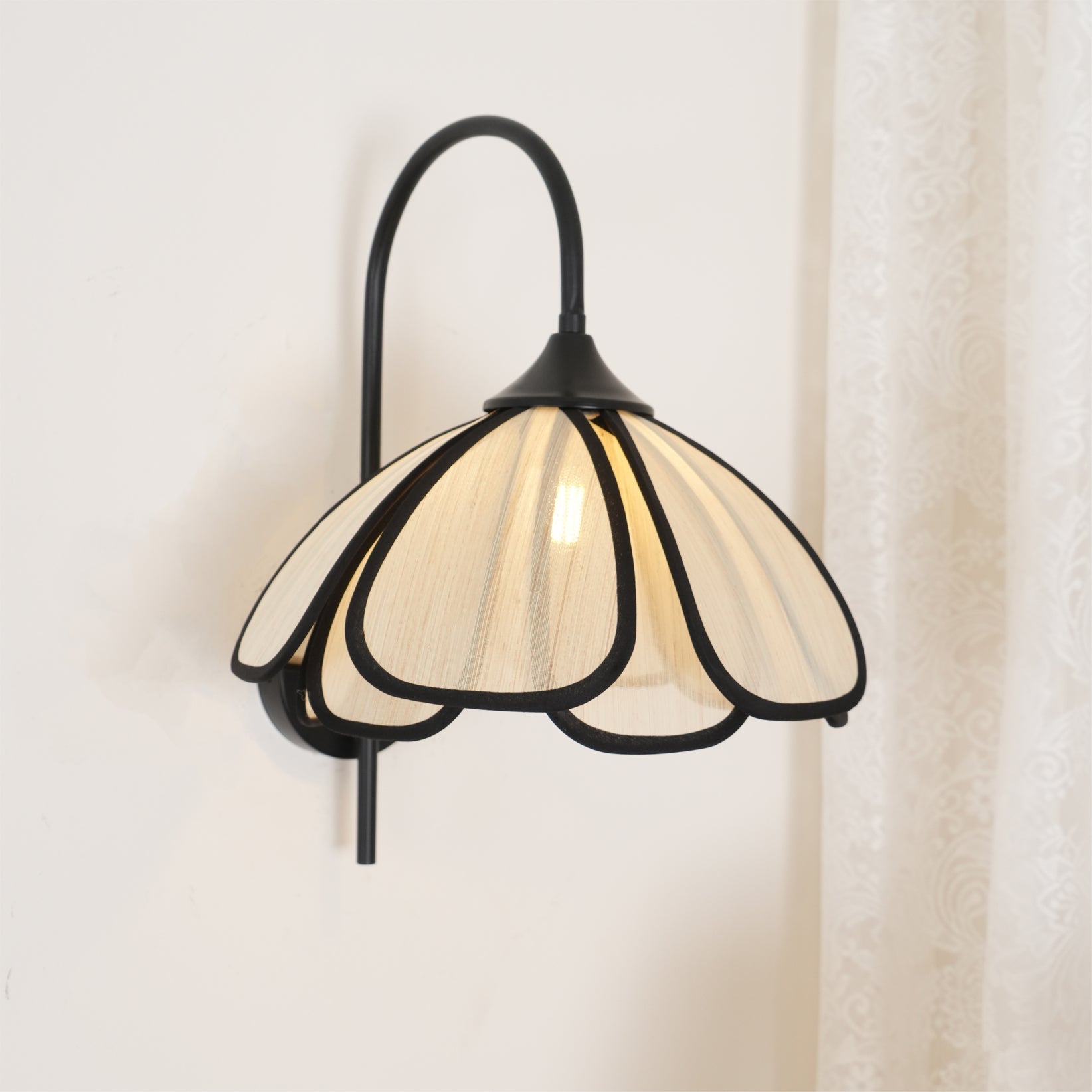Mozy Flower Wall Light