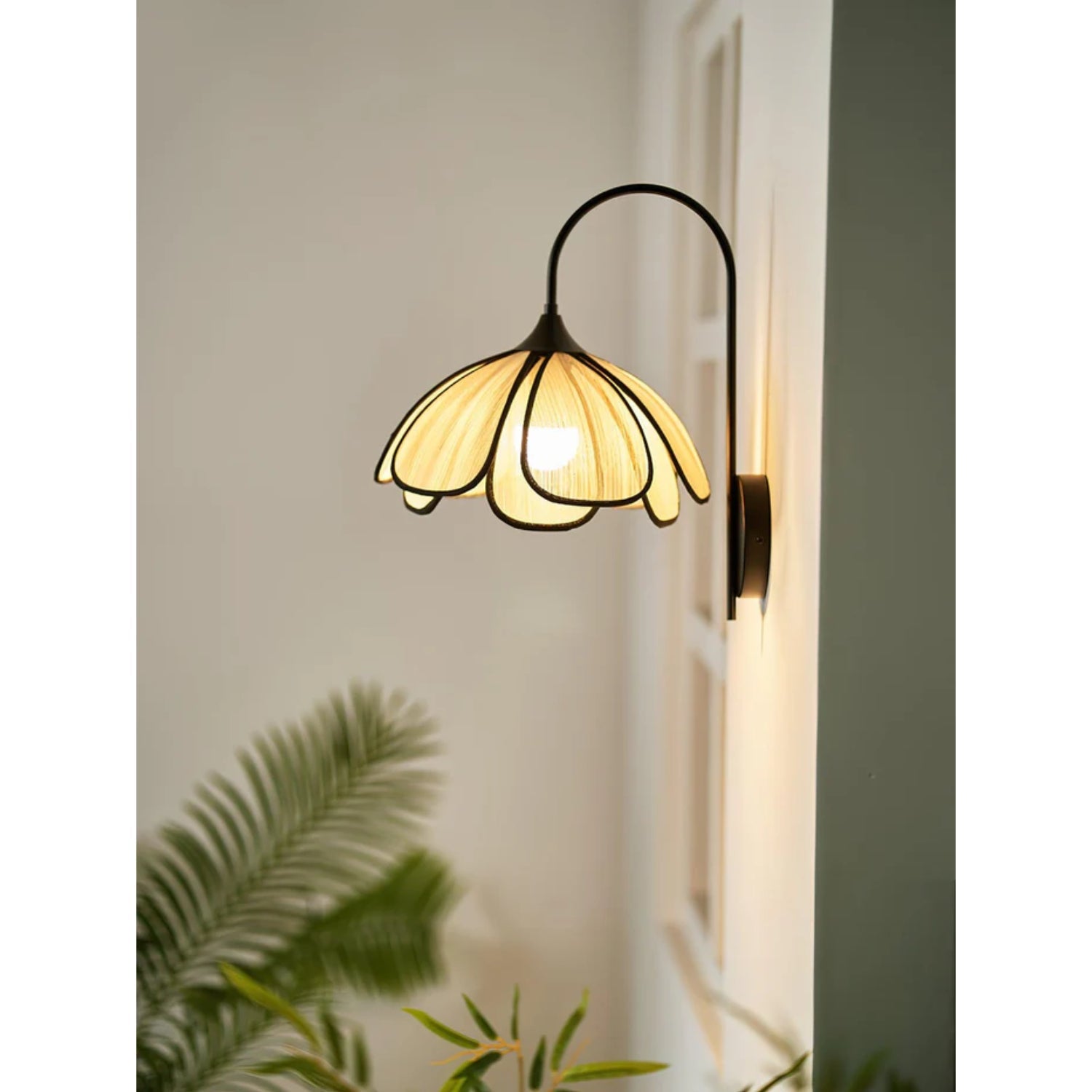 Mozy Flower Wall Light