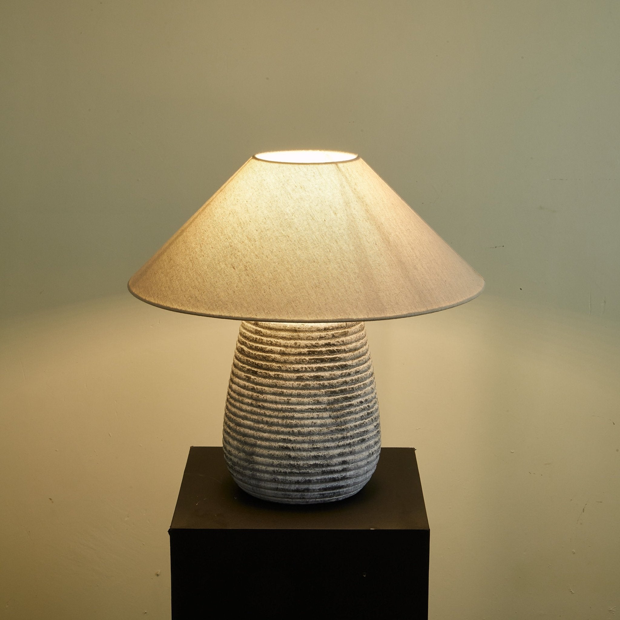 Conzon Ribbed Table Lamp