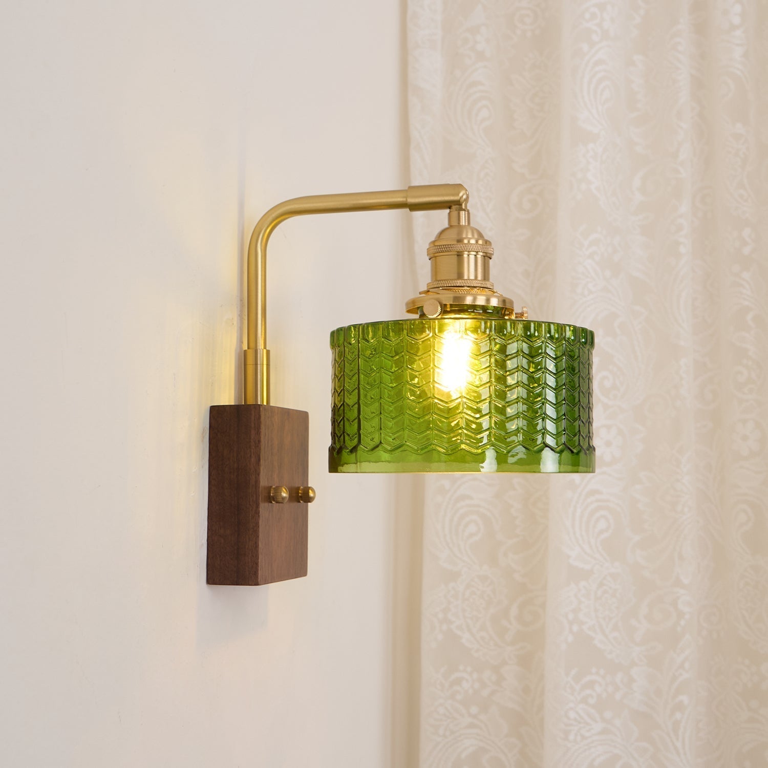 Quilivon Wall Light Model B