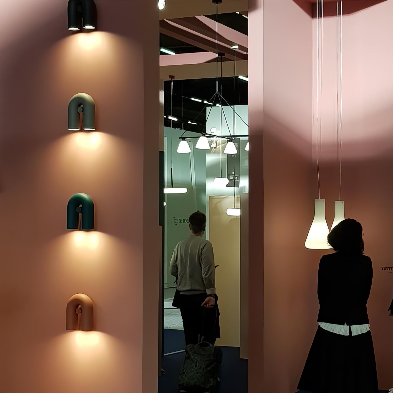 Kuben Wall Light