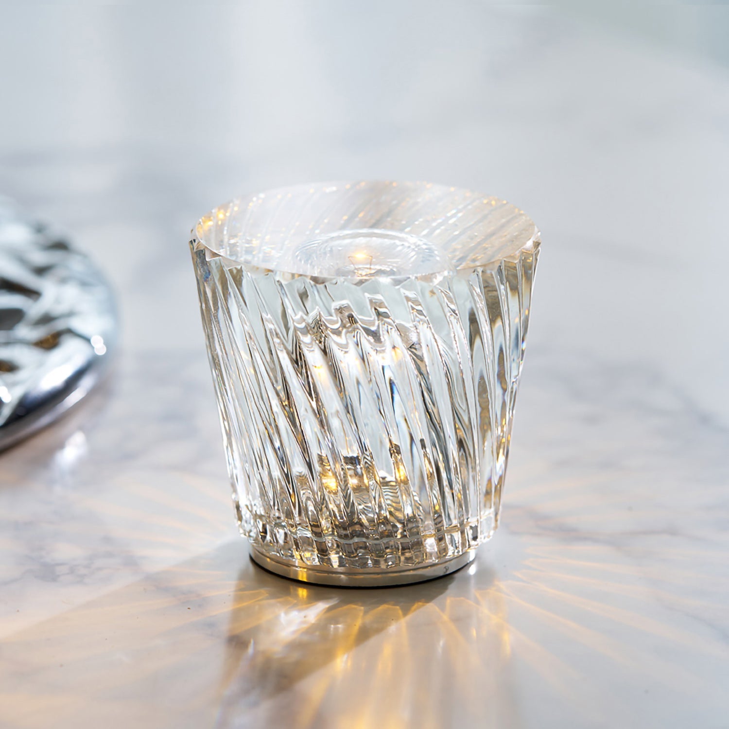 Quinvele Table Lamp