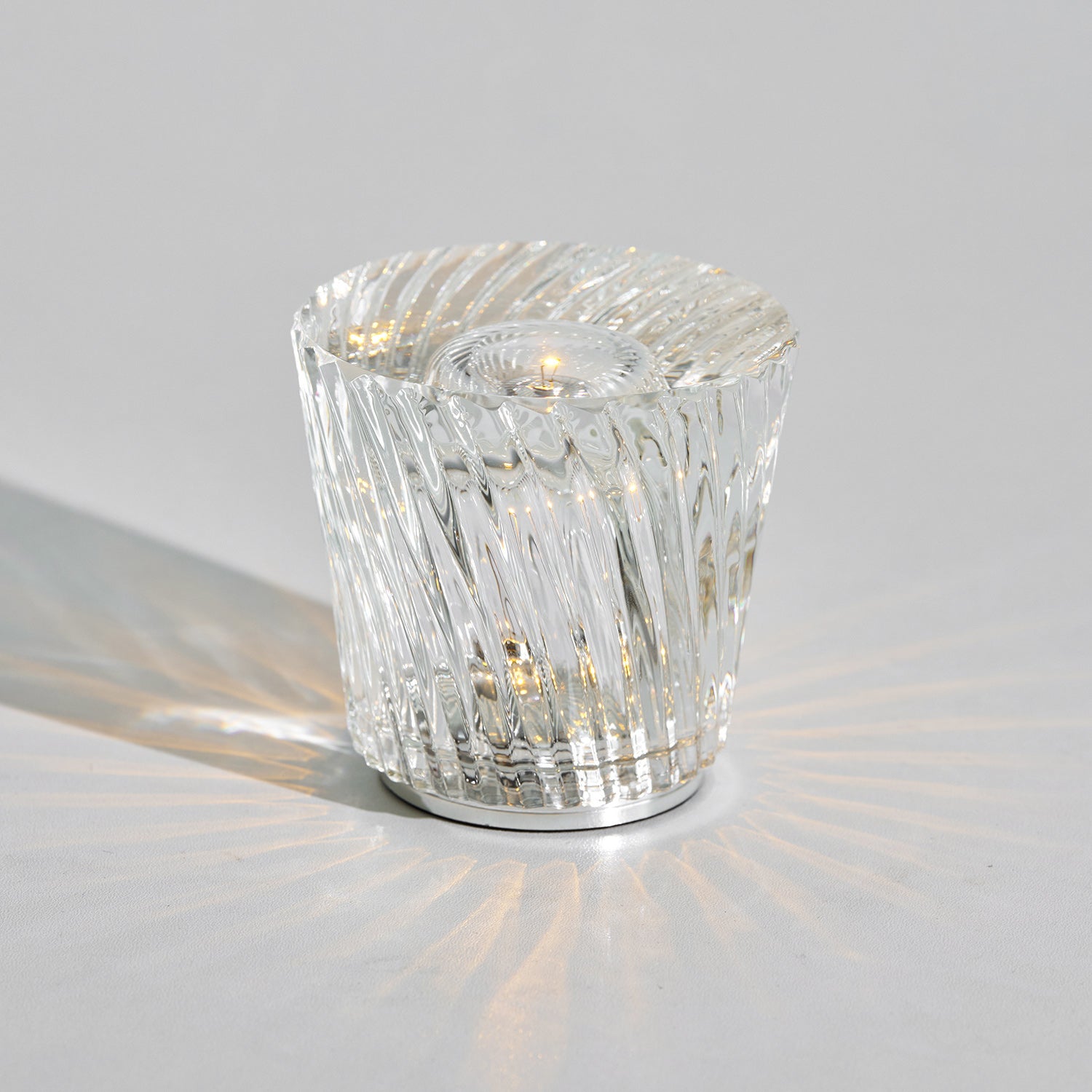 Quinvele Table Lamp