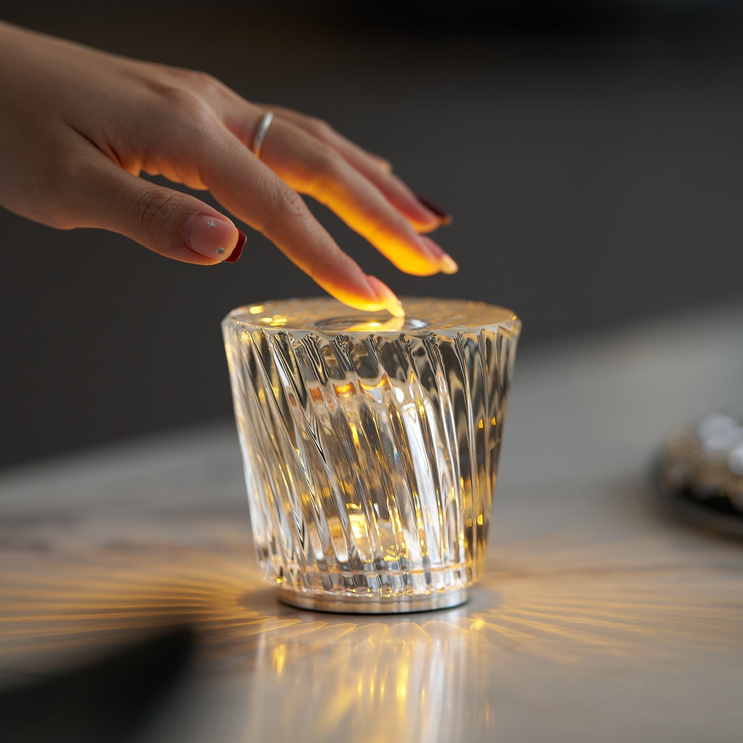 Quinvele Table Lamp