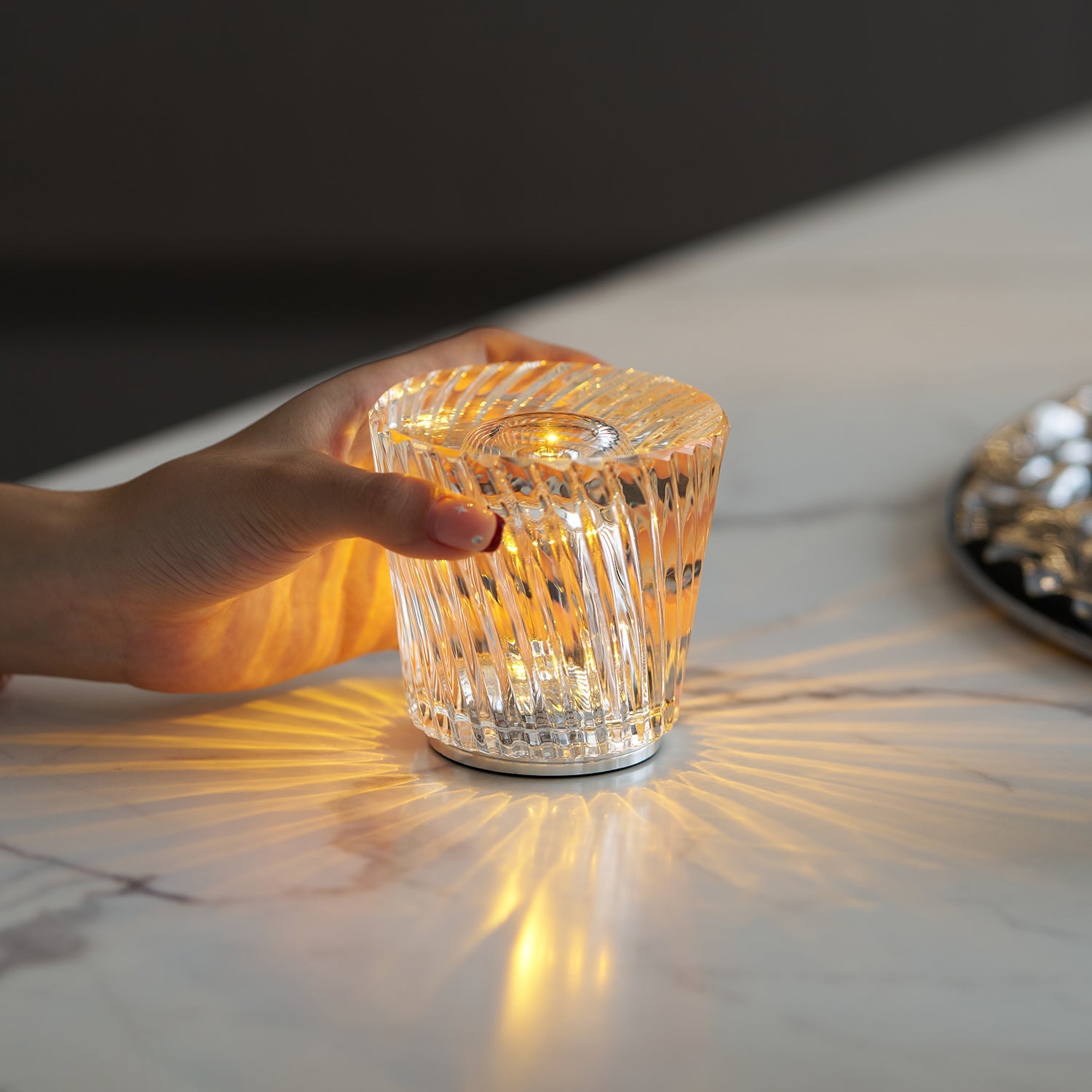 Quinvele Table Lamp