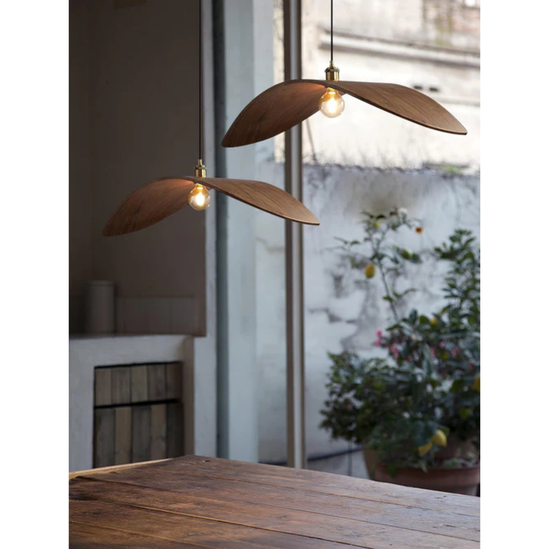 Curved Wood Design Pendant Light