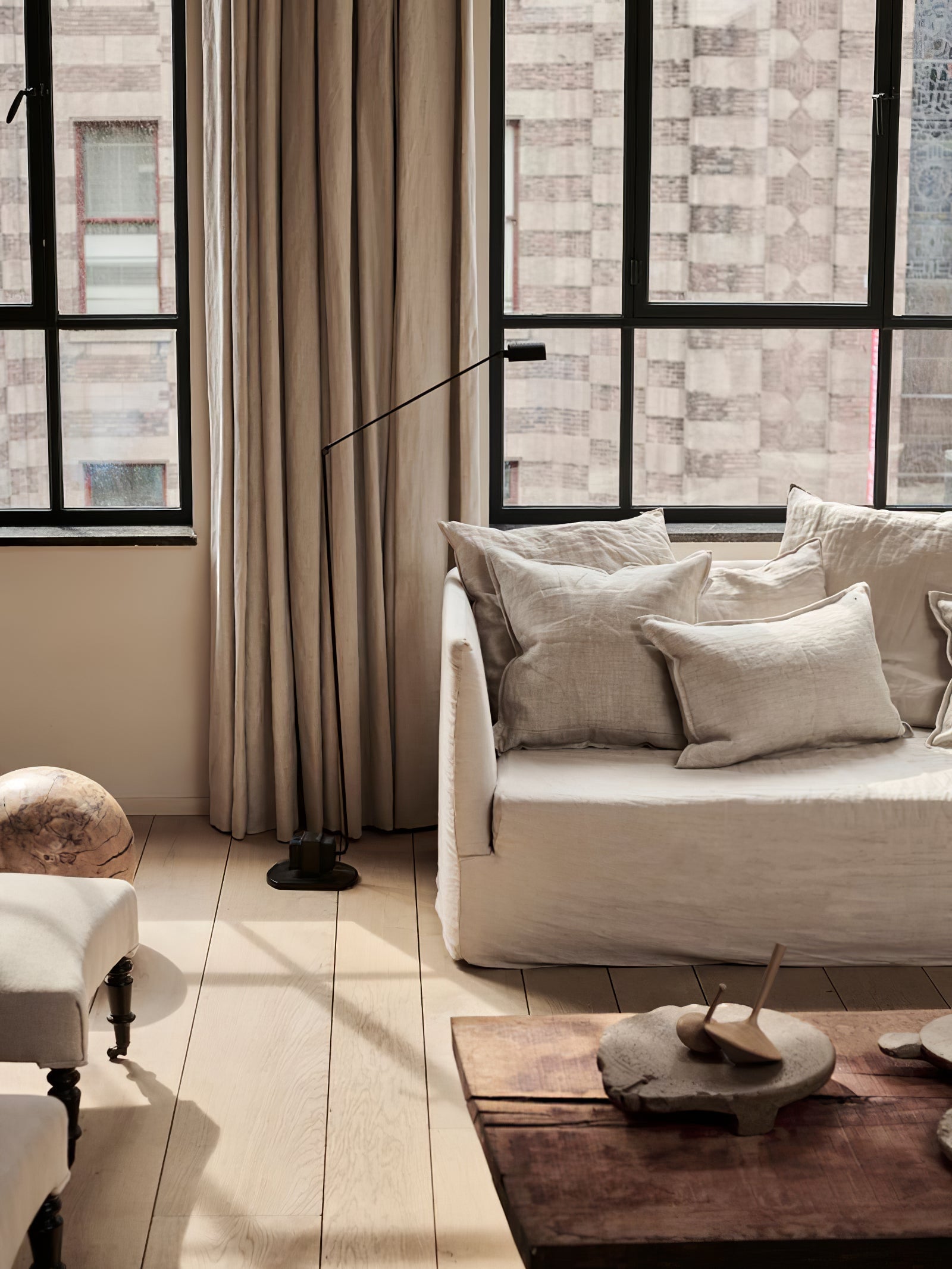 Reneyo Adjustable Floor Lamp