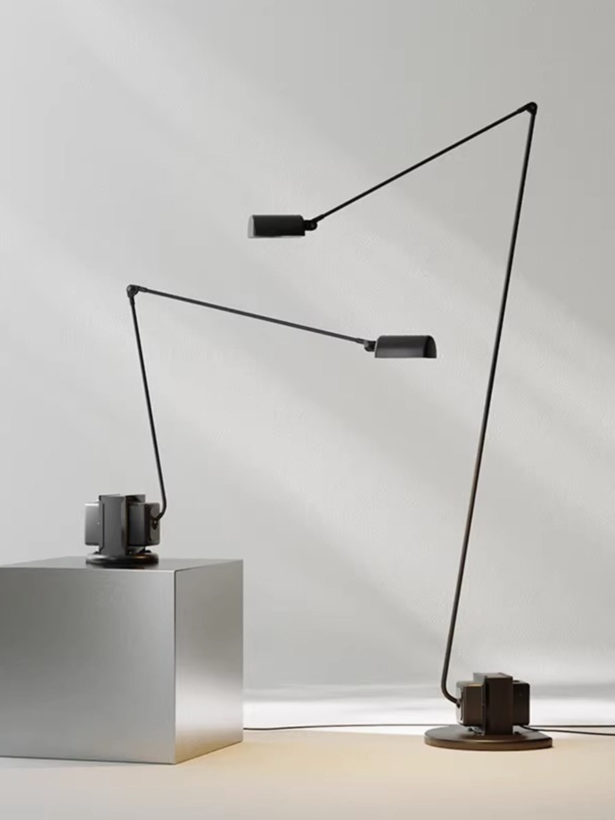 Reneyo Adjustable Floor Lamp
