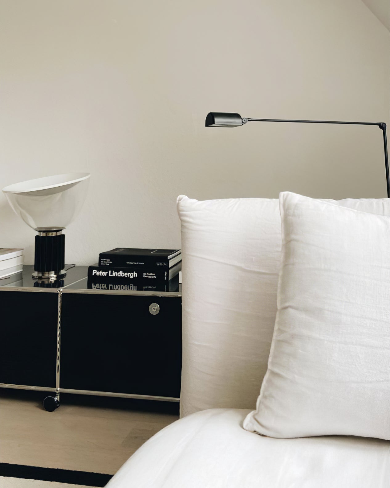 Reneyo Adjustable Floor Lamp