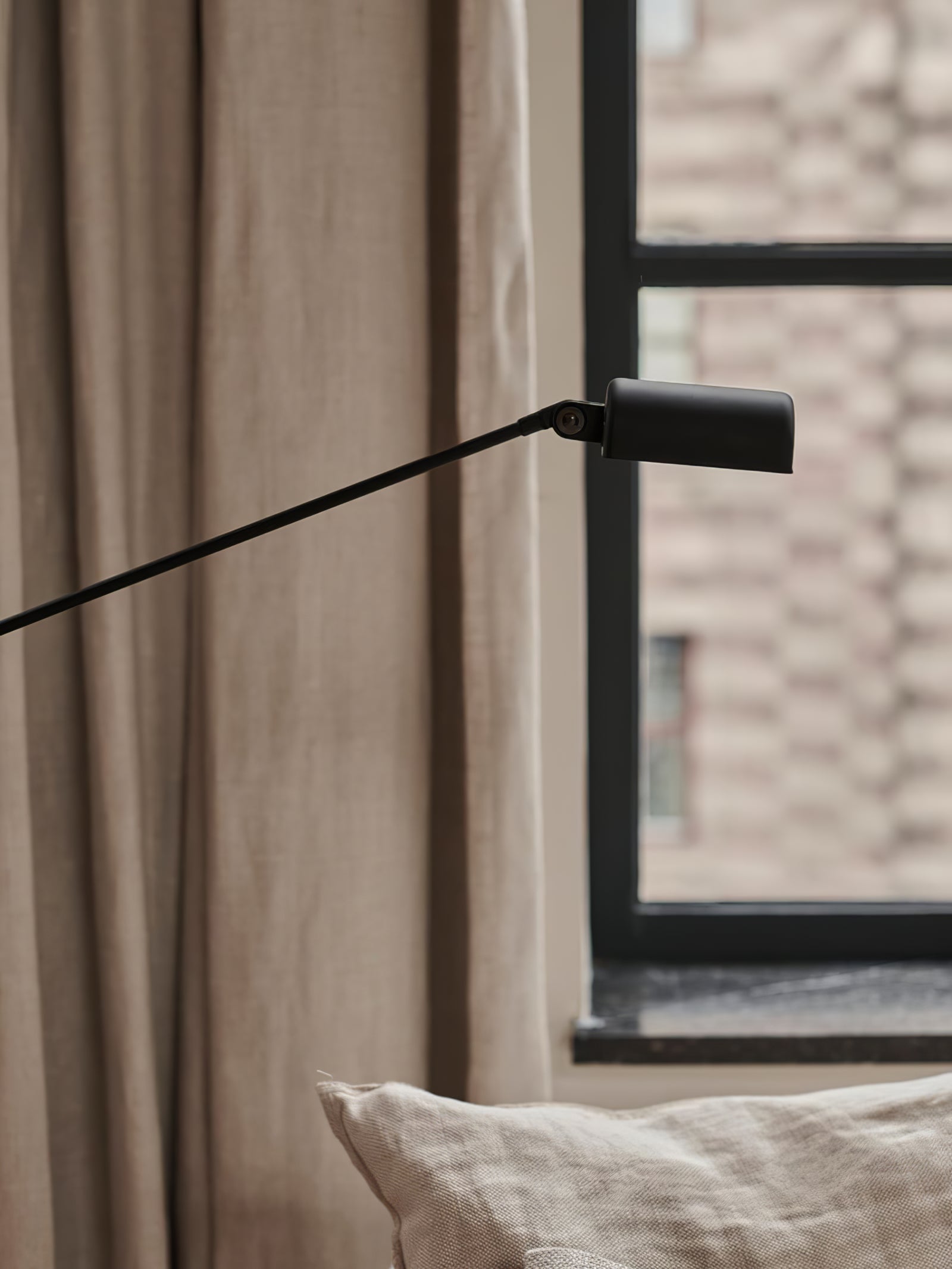 Reneyo Adjustable Floor Lamp