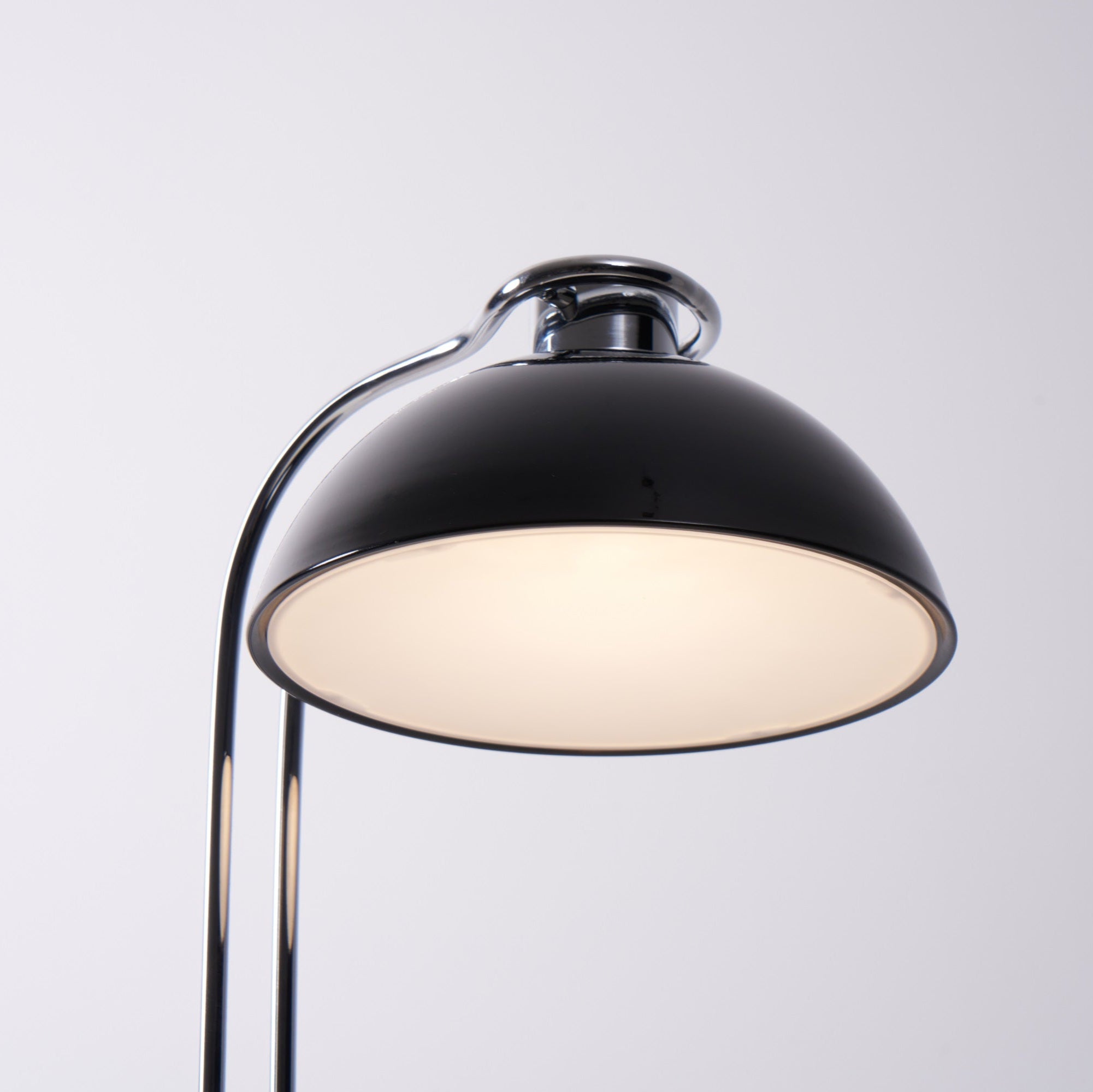 Domiscu Table Lamp