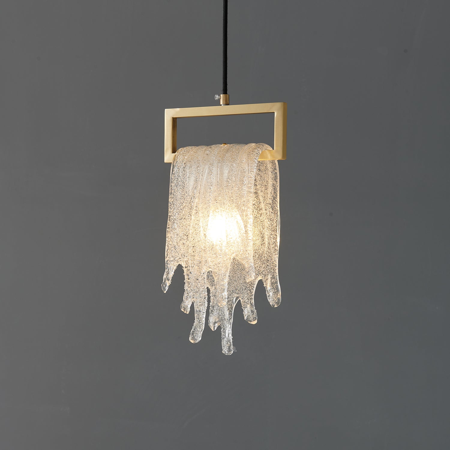 Lekopeza Pendant Light