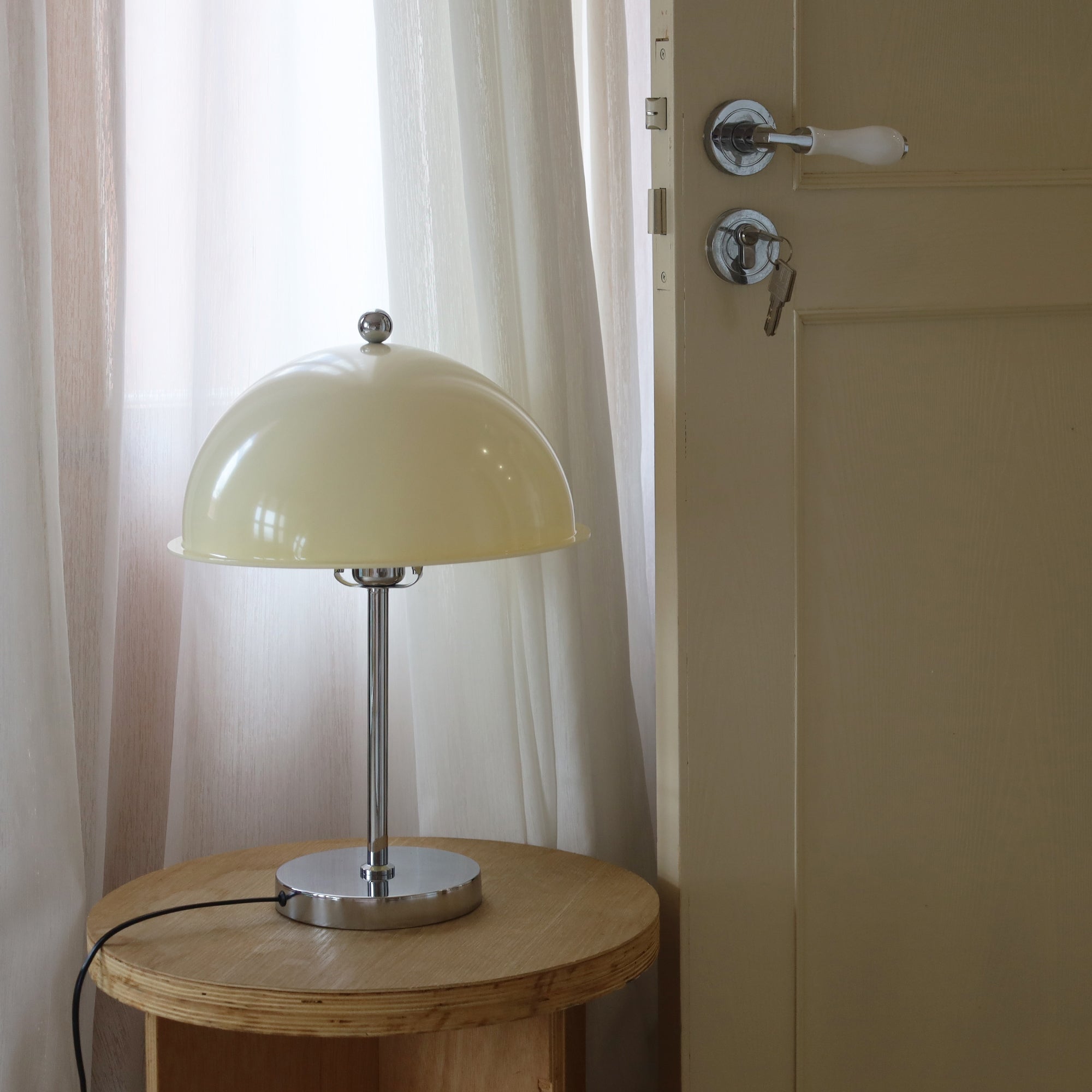 Wynnelio Table Lamp