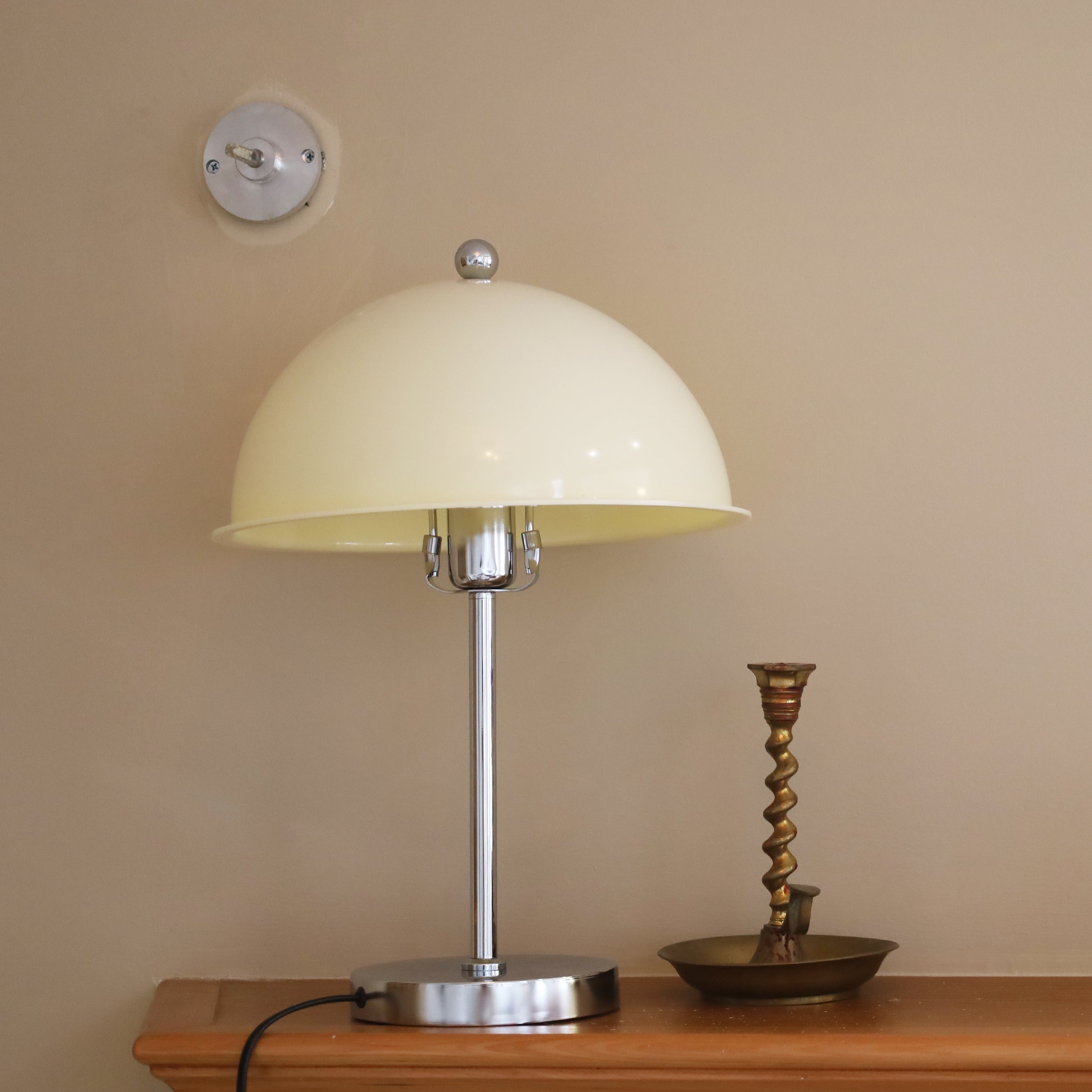 Wynnelio Table Lamp