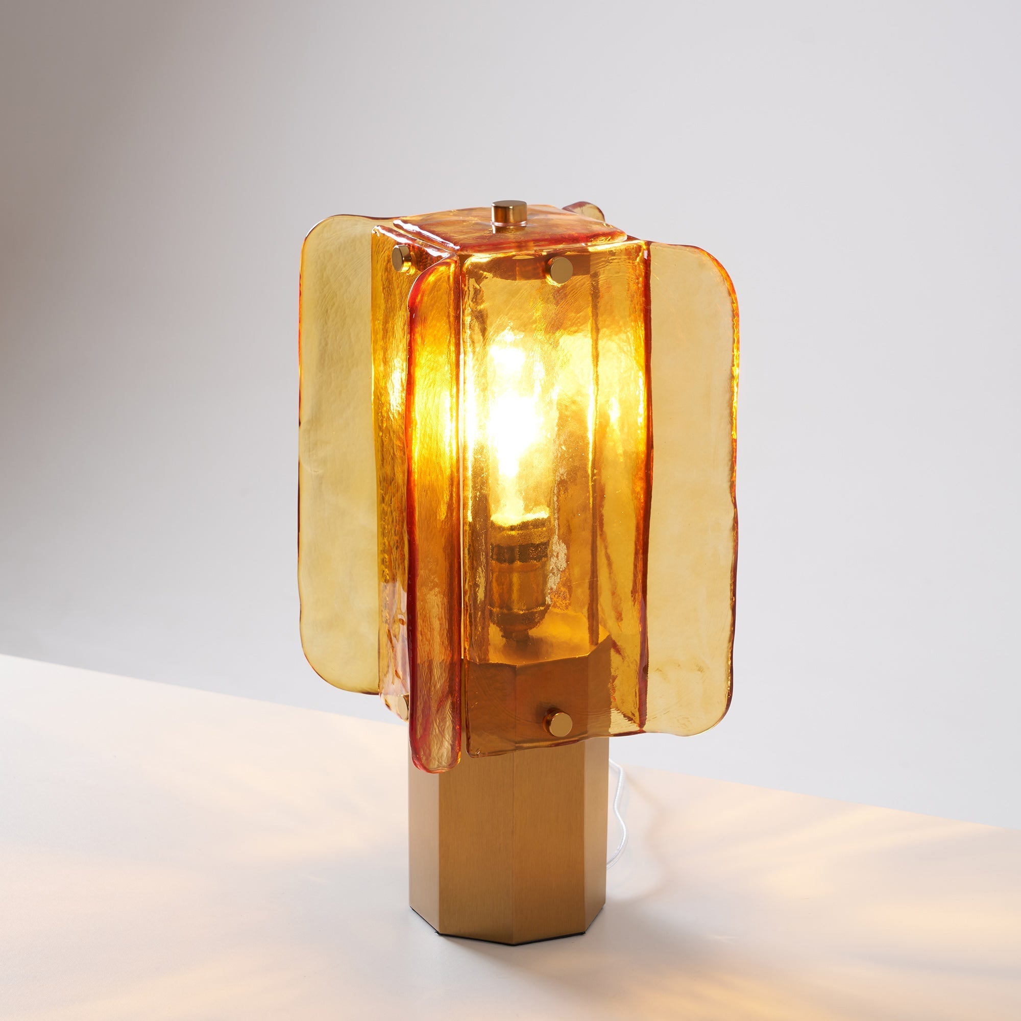 Velynessa Table Lamp