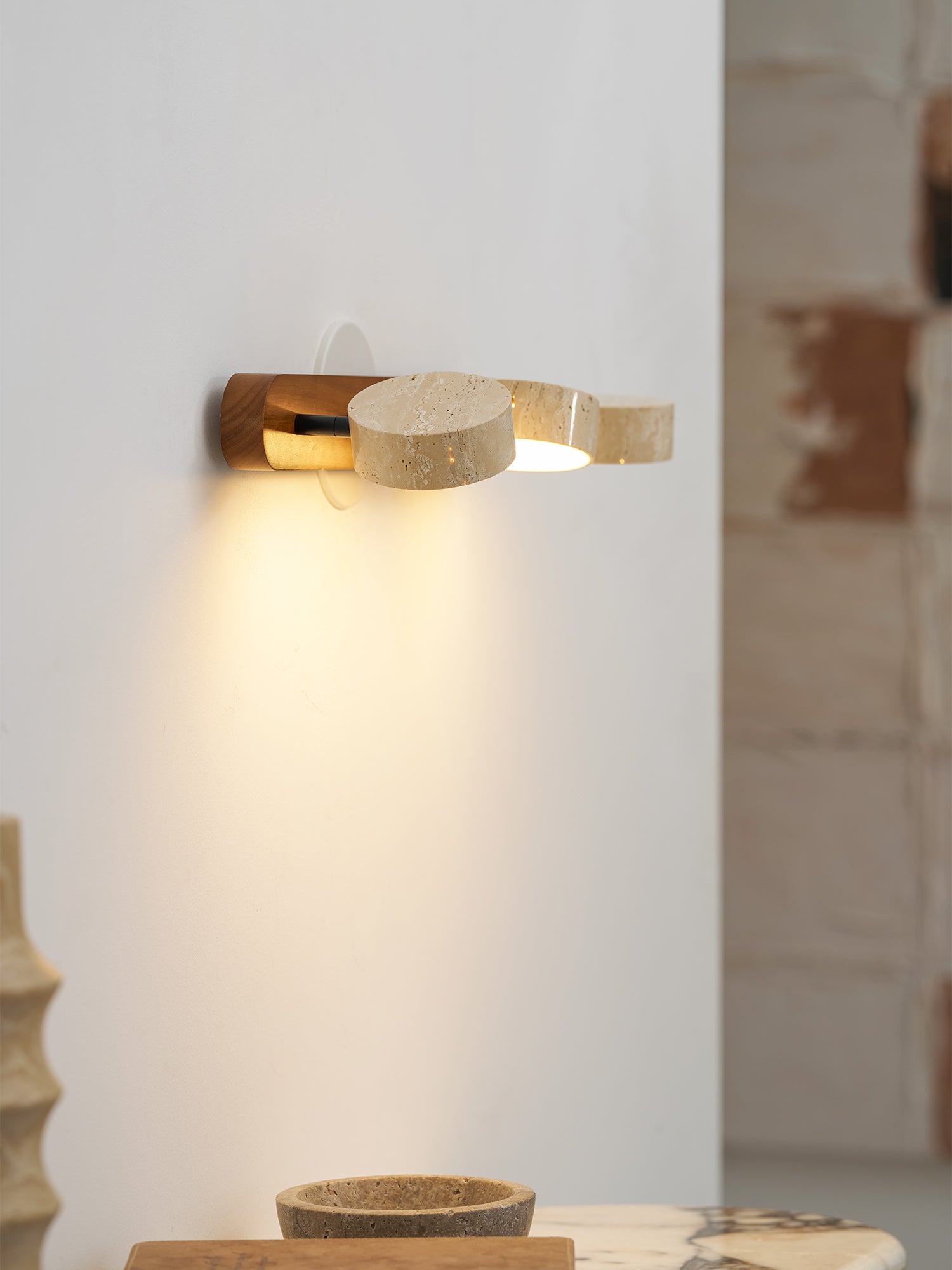Thelton Modern Wall Light
