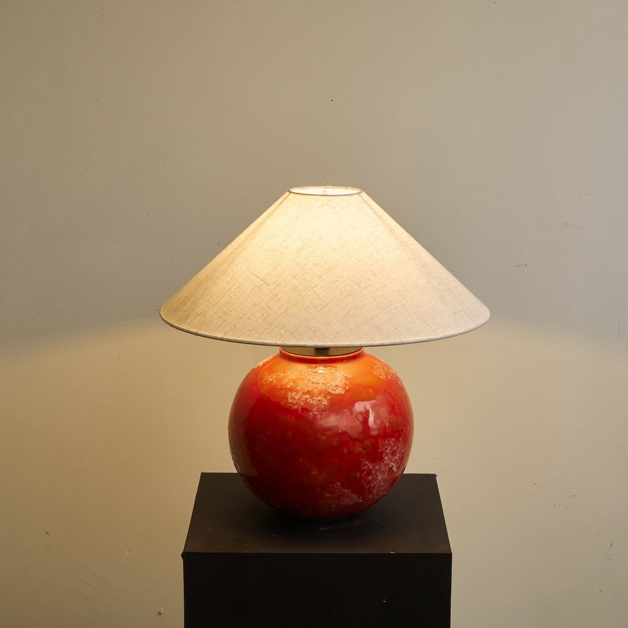 Veilzan Table Lamp