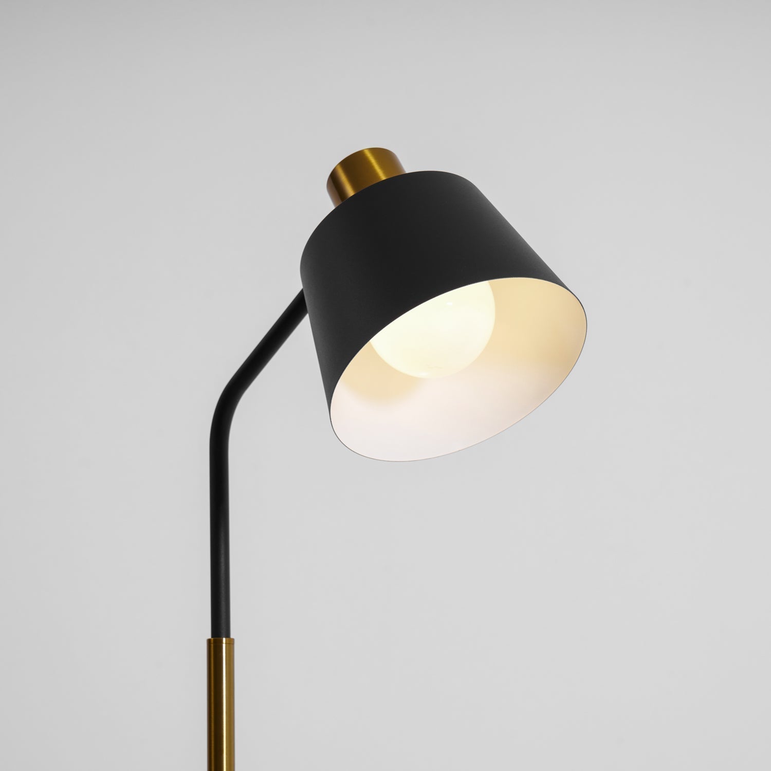 Egova Floor Lamp