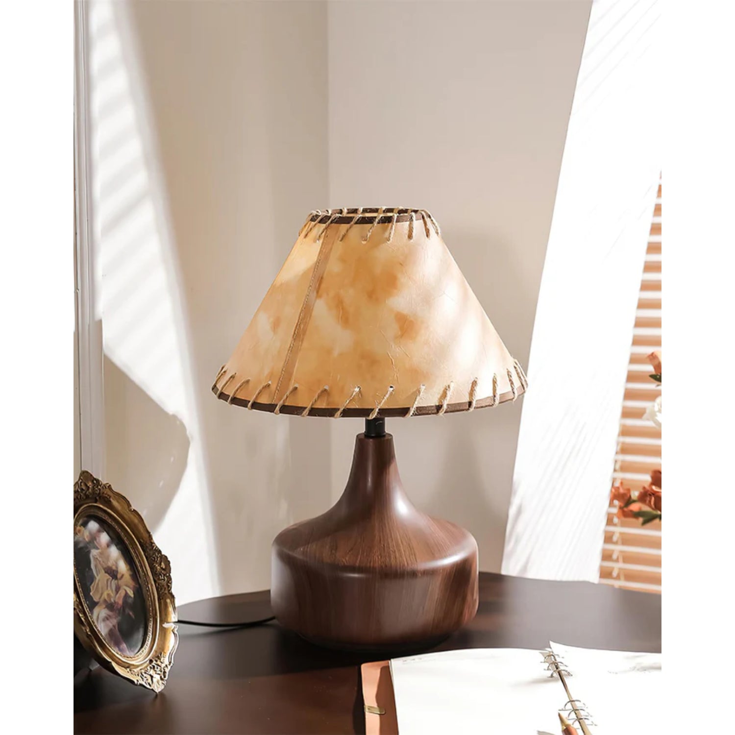 Enloeza Table Lamp