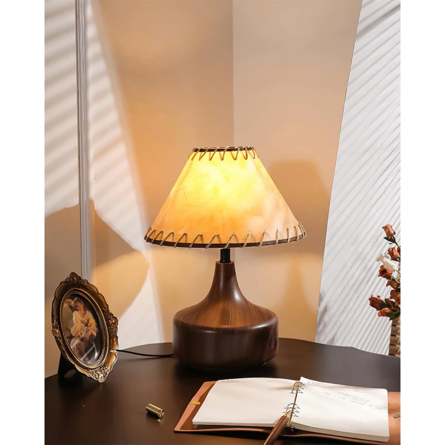 Enloeza Table Lamp
