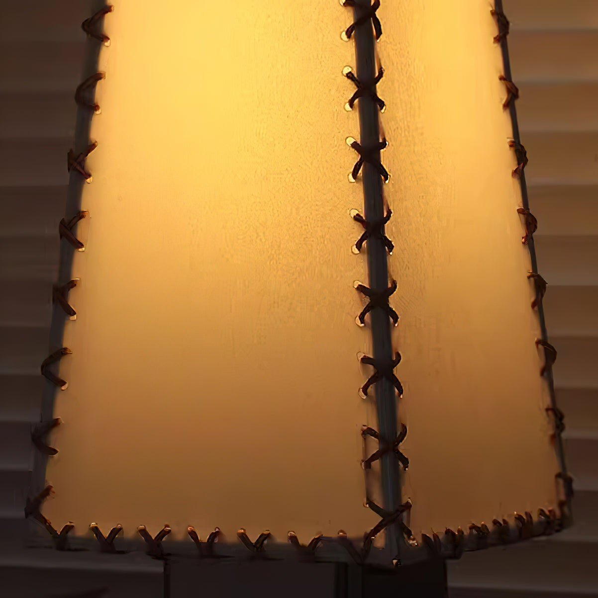 Elestea Table Lamp