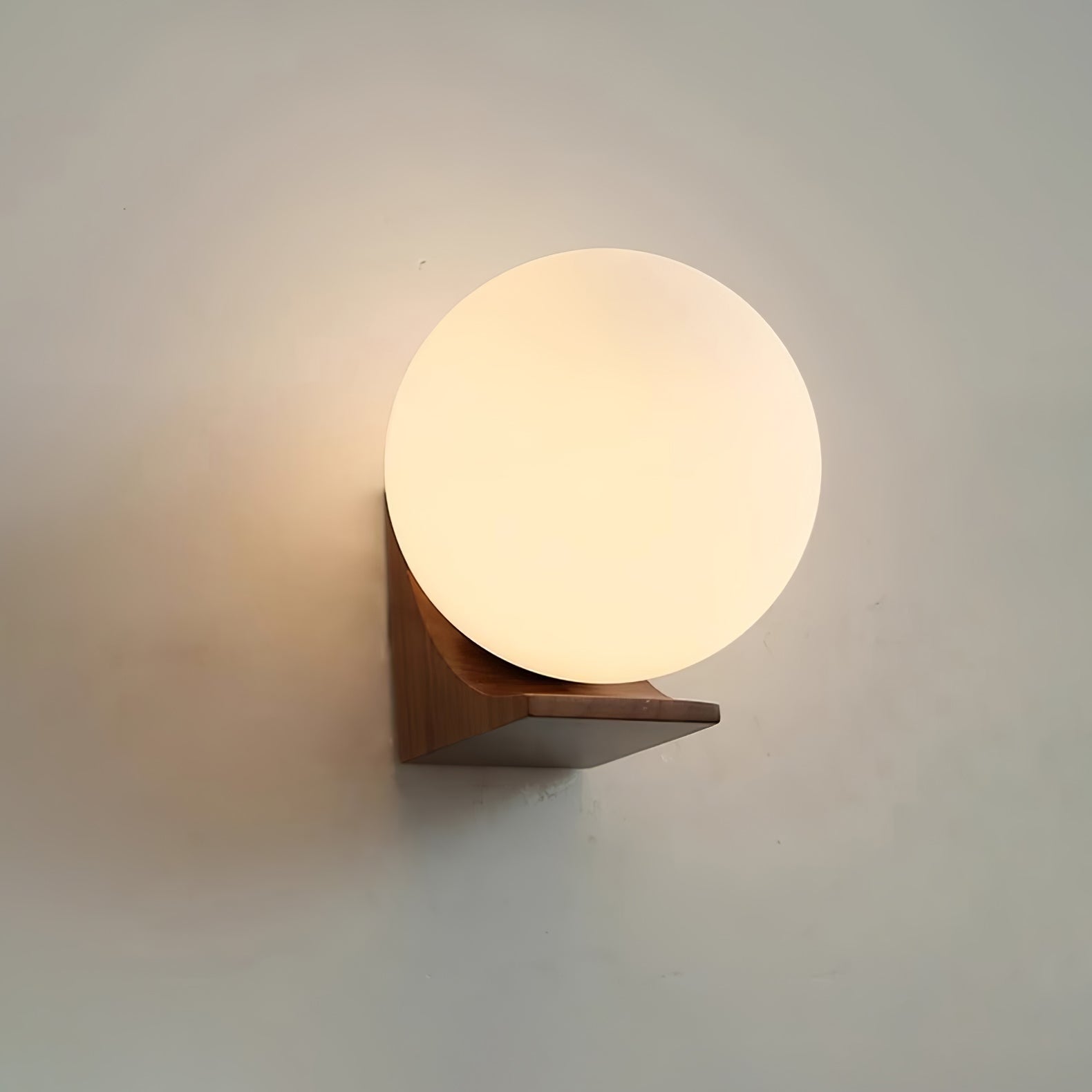 Lyso Orb Wall Light