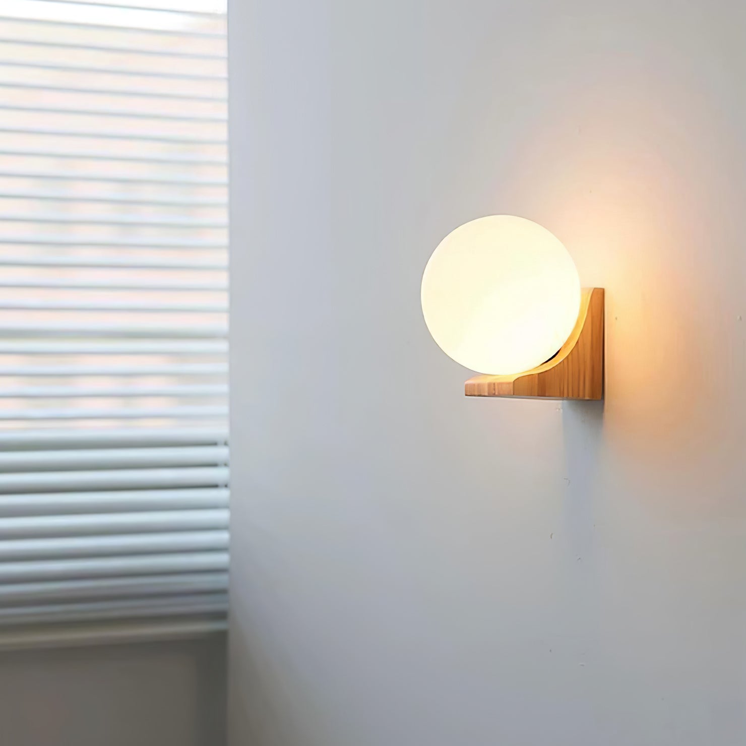Lyso Orb Wall Light